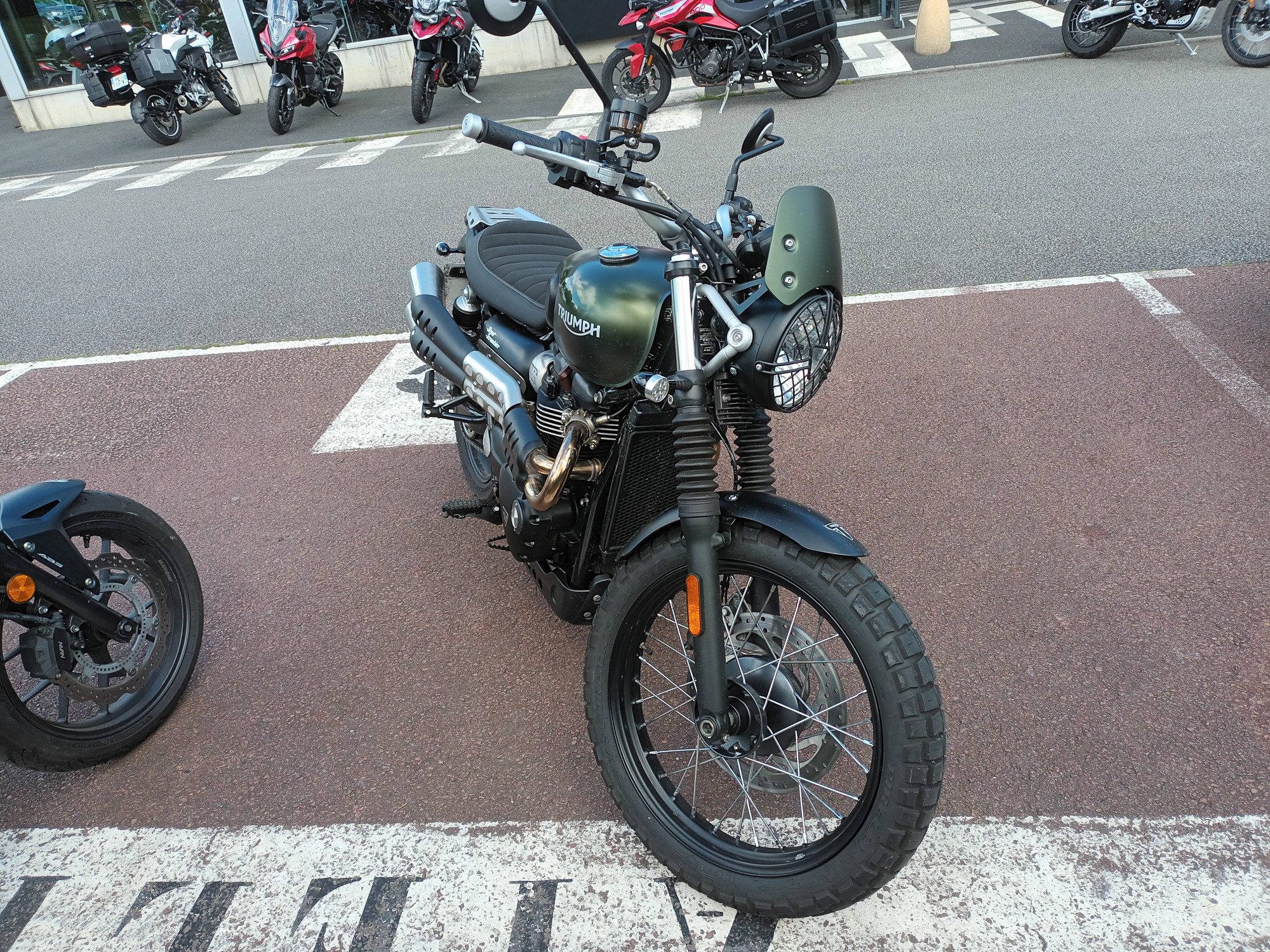 photo de TRIUMPH STREET SCRAMBLER  900 900 occasion de couleur  en vente   Orvault