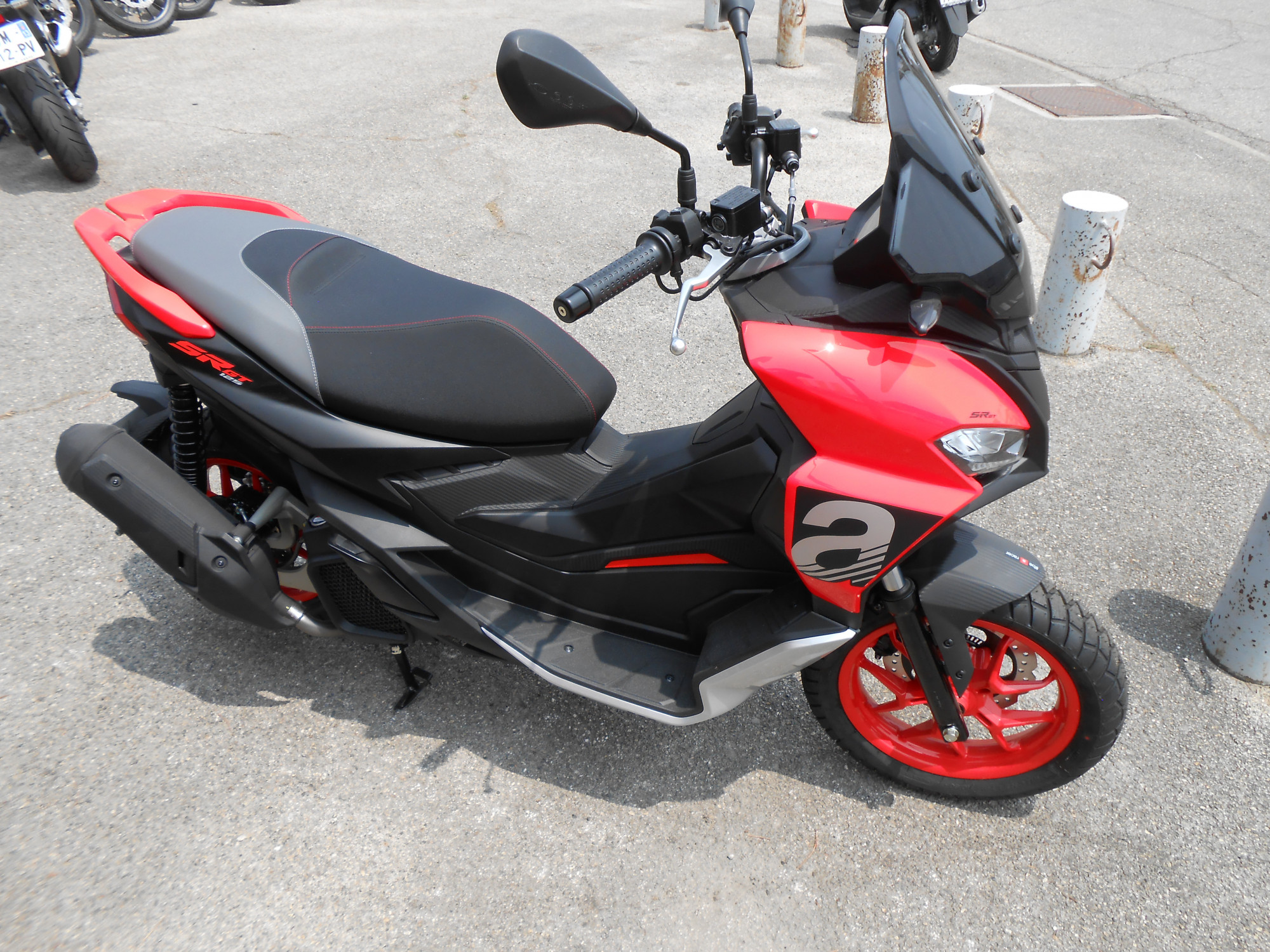 photo de APRILIA SR 125 GT 125 occasion de couleur  en vente à Arles n°3