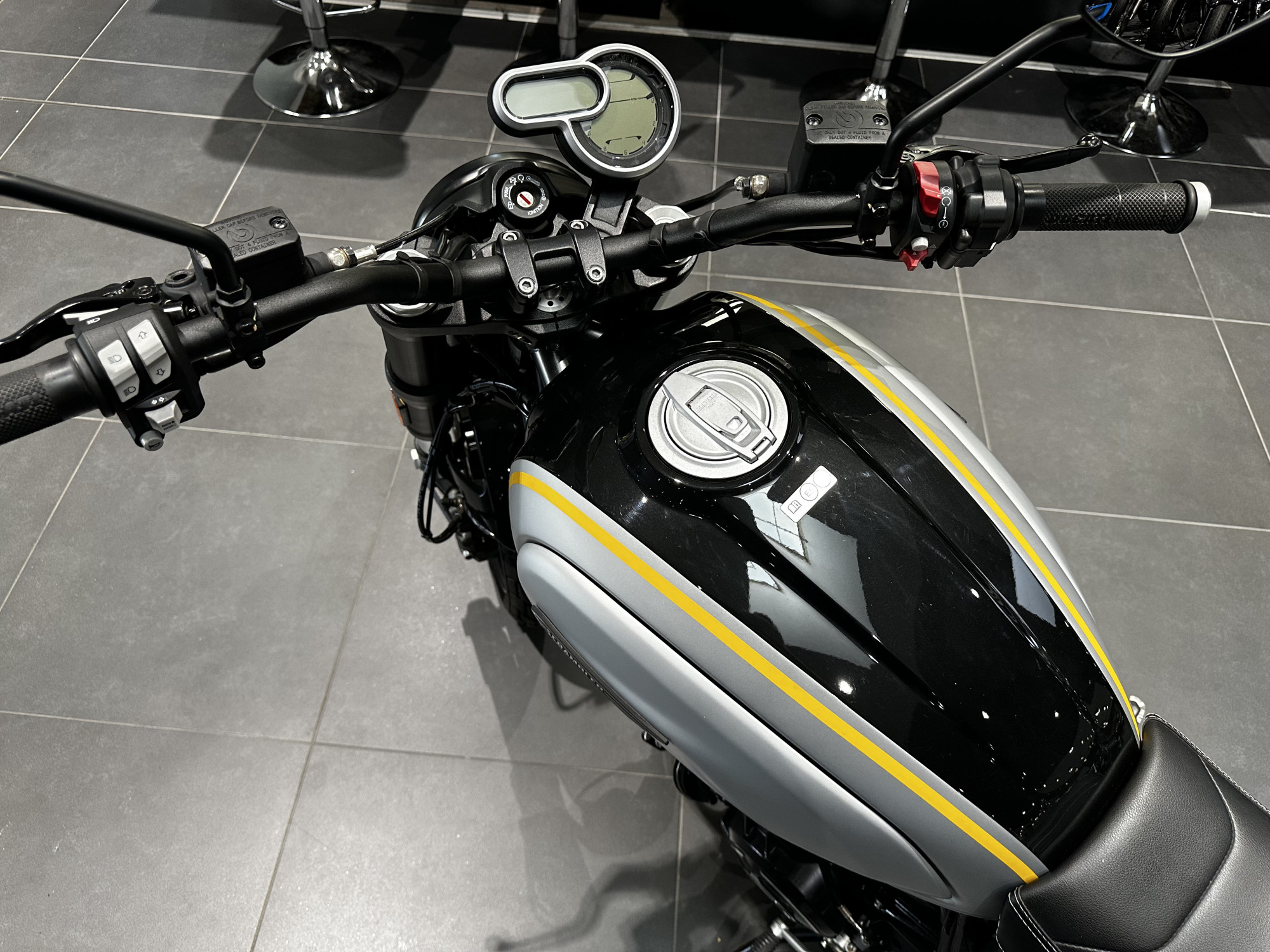 photo de DUCATI SCRAMBLER 1100 occasion de couleur  en vente à Ploeren n°3