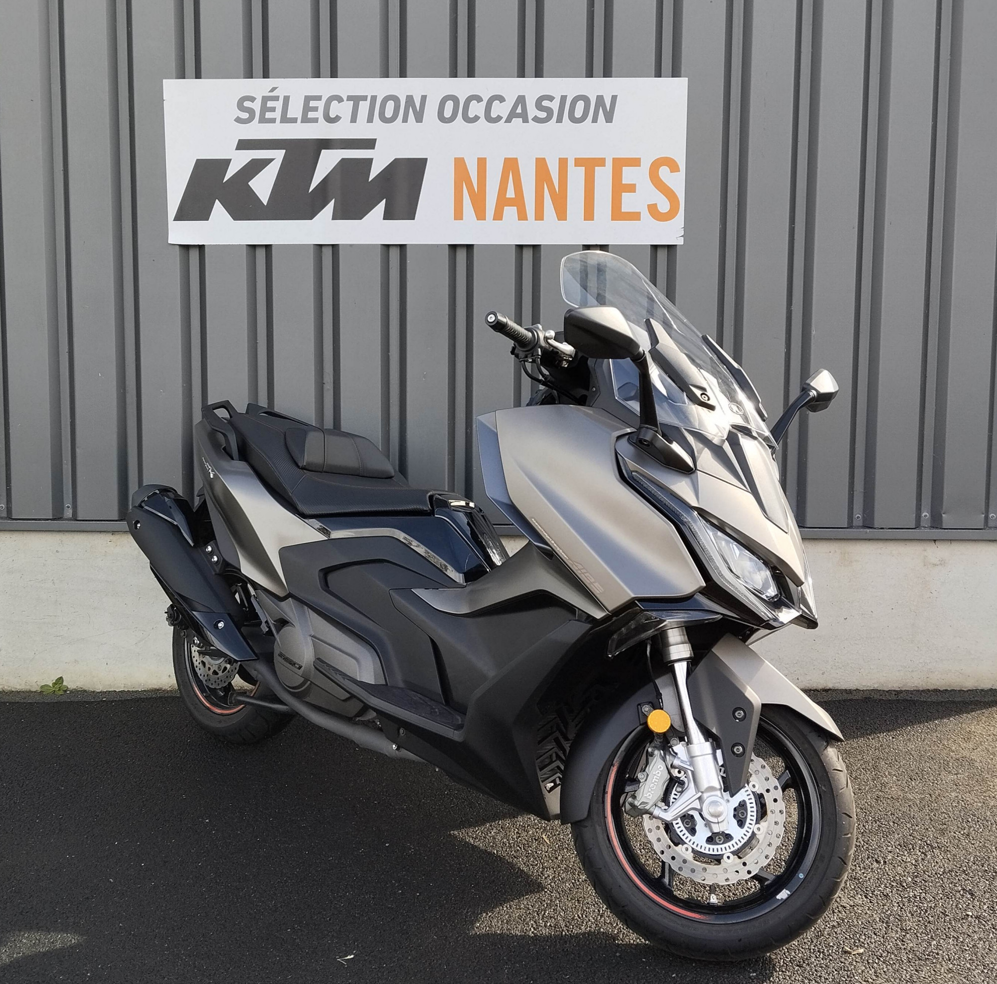 photo de KYMCO AK 550 PREMIEUM 550 occasion de couleur  en vente à Orvault n°3