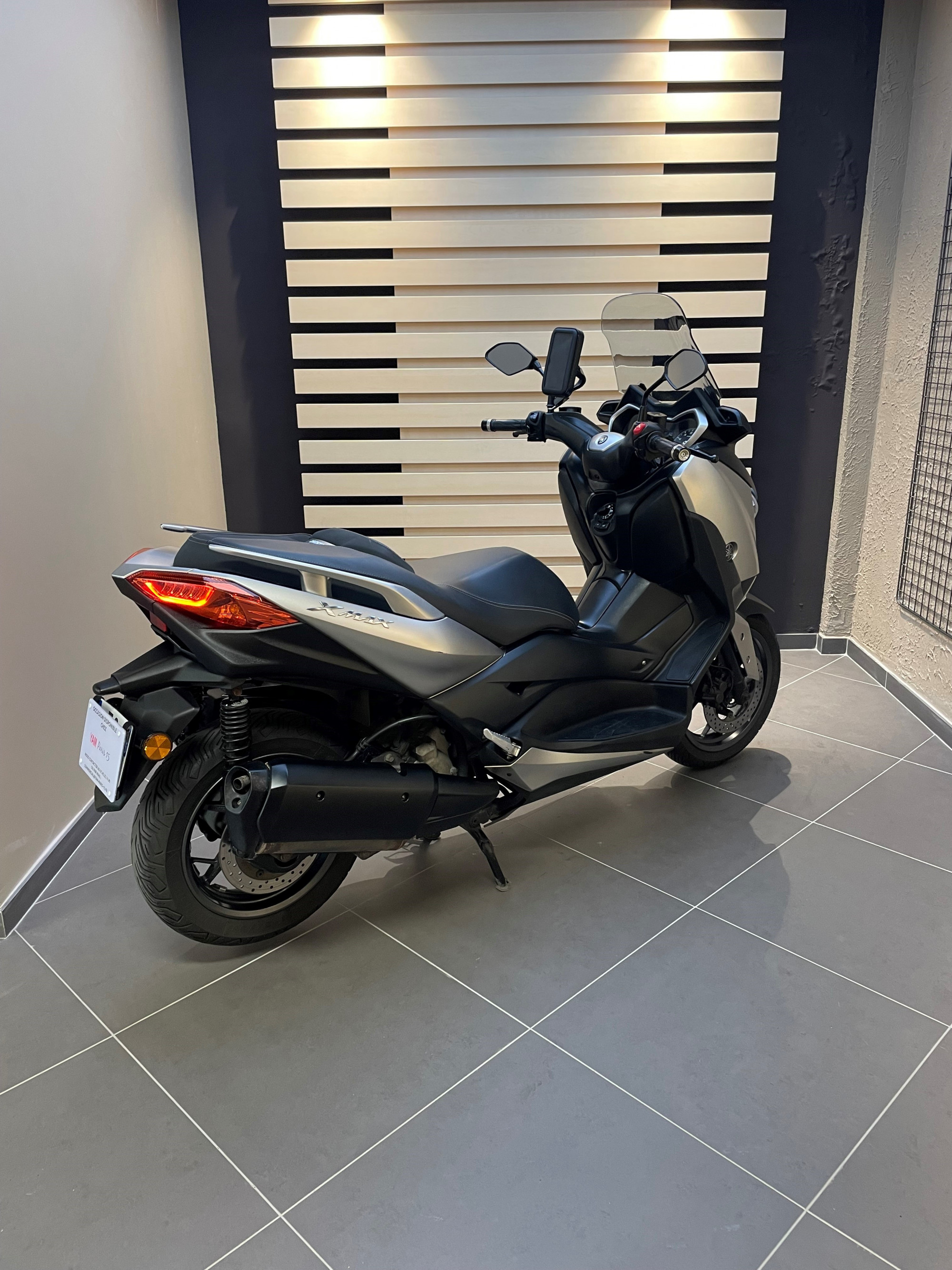 photo de YAMAHA XMAX 300 300 occasion de couleur  en vente à Paris 15 n°2