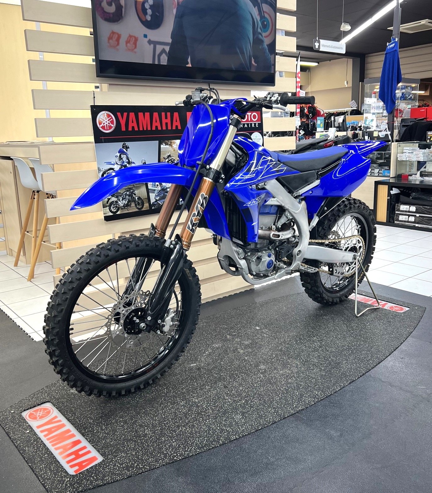 photo de YAMAHA YZ450F 450 occasion de couleur  en vente à Aytre n°1