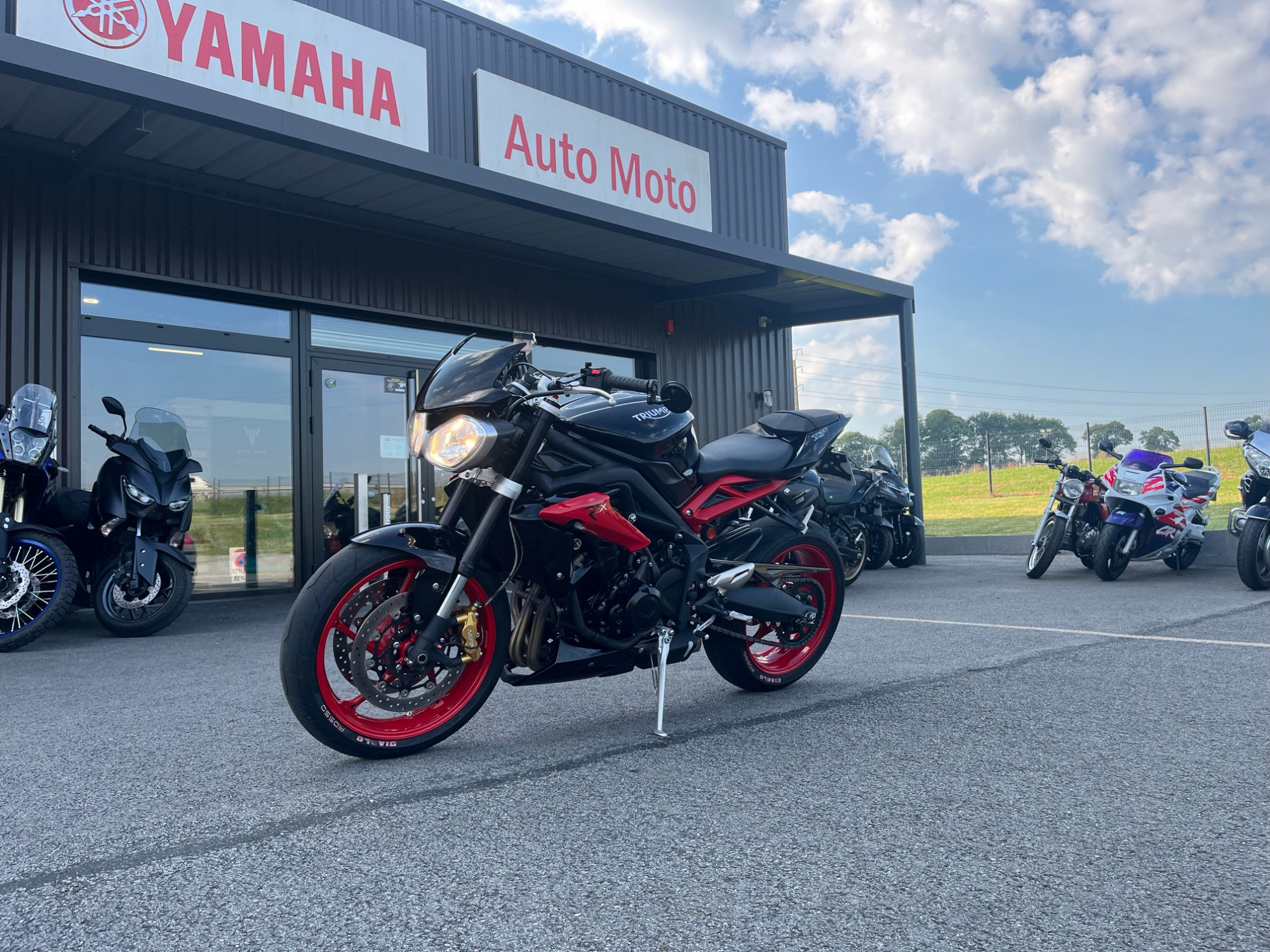 photo de TRIUMPH STREET TRIPLE 675 RX 675 occasion de couleur  en vente   St Thuriau