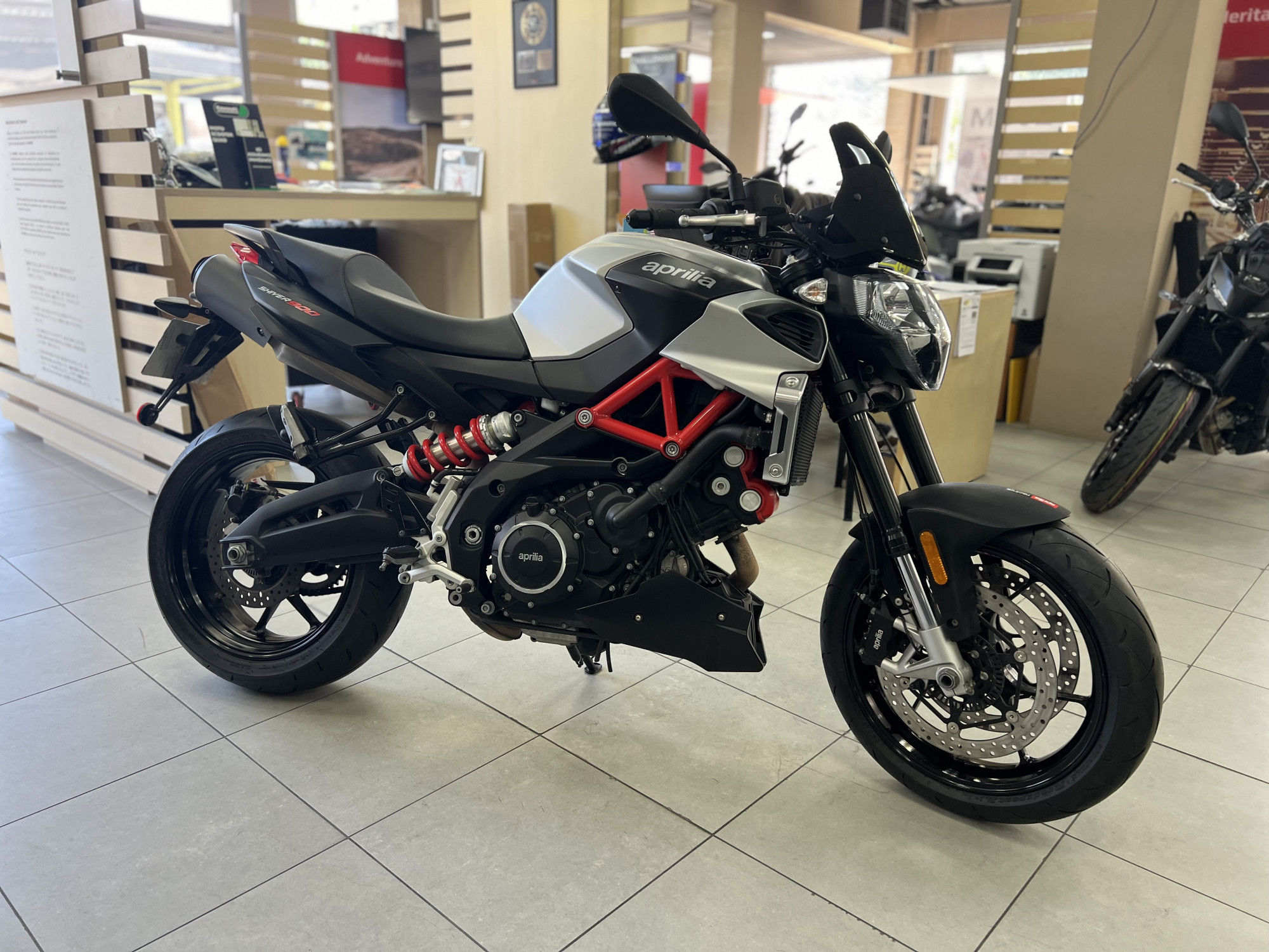 photo de APRILIA SHIVER 900 ABS 900 occasion de couleur  en vente à Libourne n°2