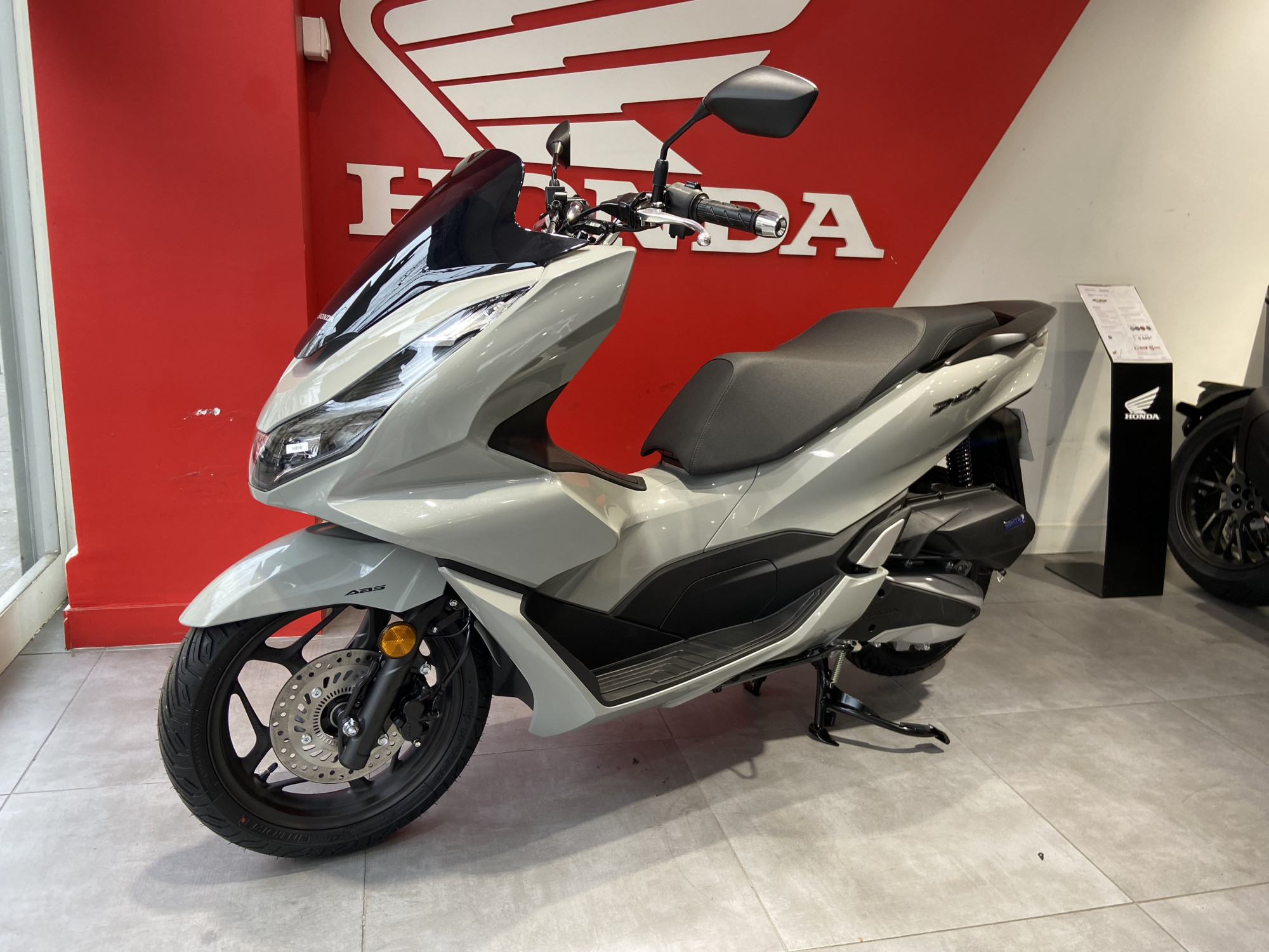 photo de HONDA PCX 125 occasion de couleur  en vente à Paris 11 n°2