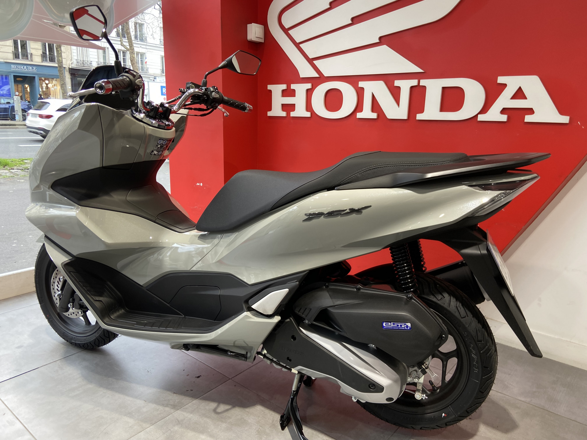 photo de HONDA PCX 125 occasion de couleur  en vente à Paris 11 n°3