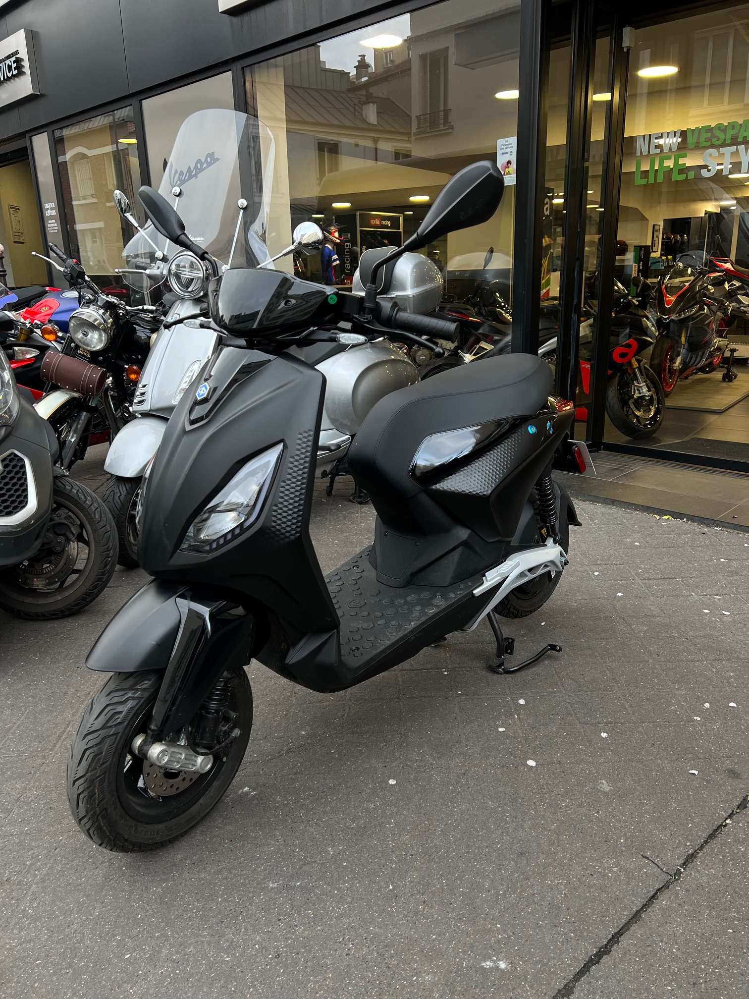 photo de PIAGGIO 1 ELECTRIQUE 45 occasion de couleur  en vente à Paris 16 n°2