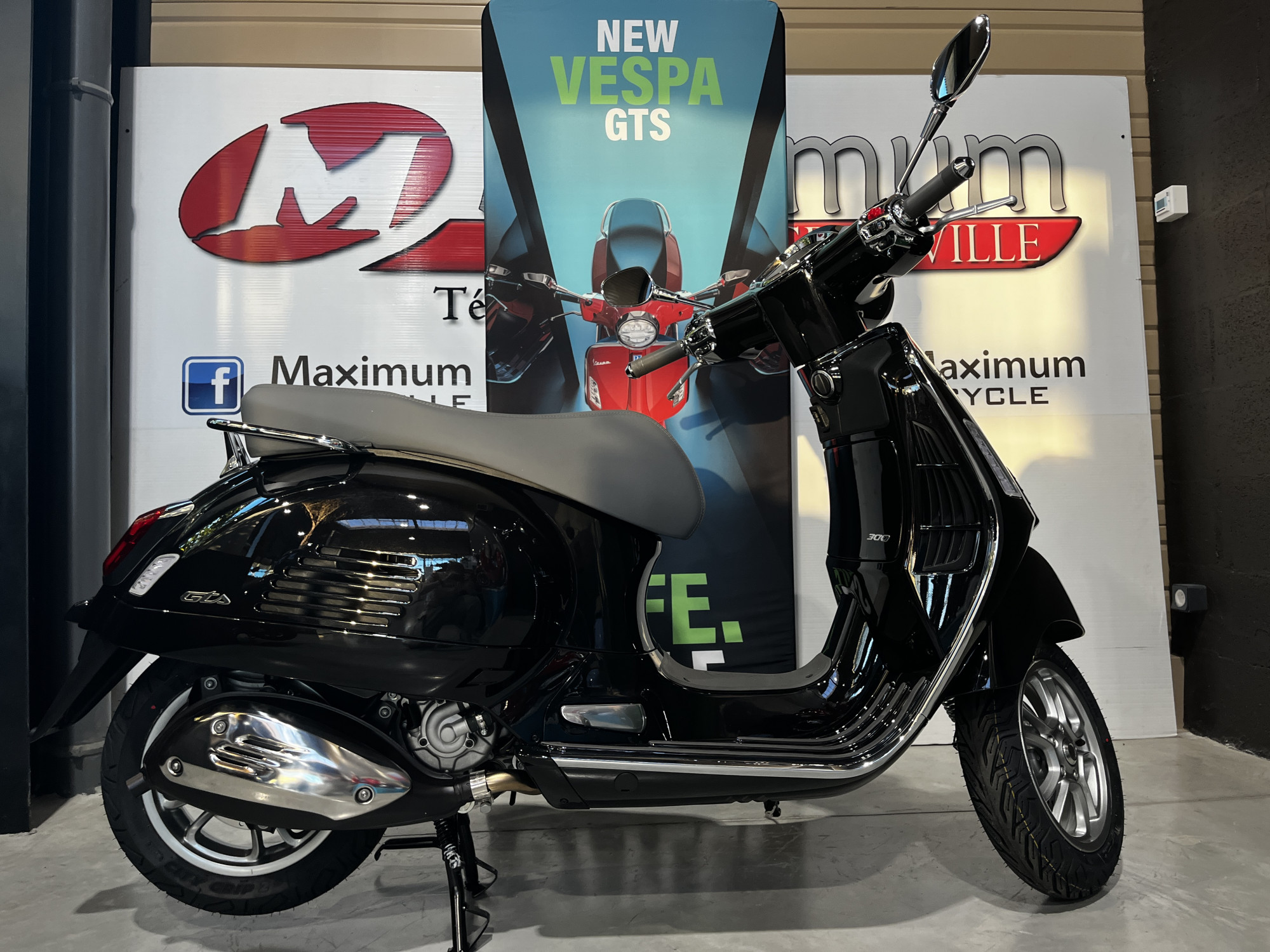 photo de PIAGGIO GTS 300 300 occasion de couleur  en vente à Granville n°2