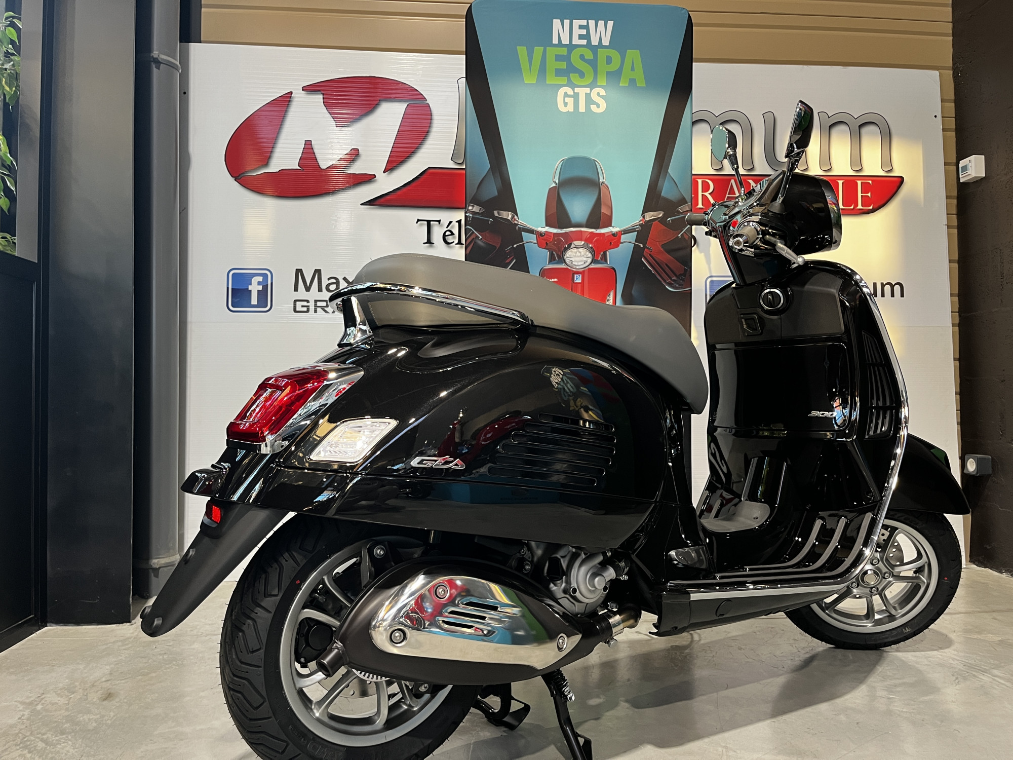 photo de PIAGGIO GTS 300 300 occasion de couleur  en vente à Granville n°3