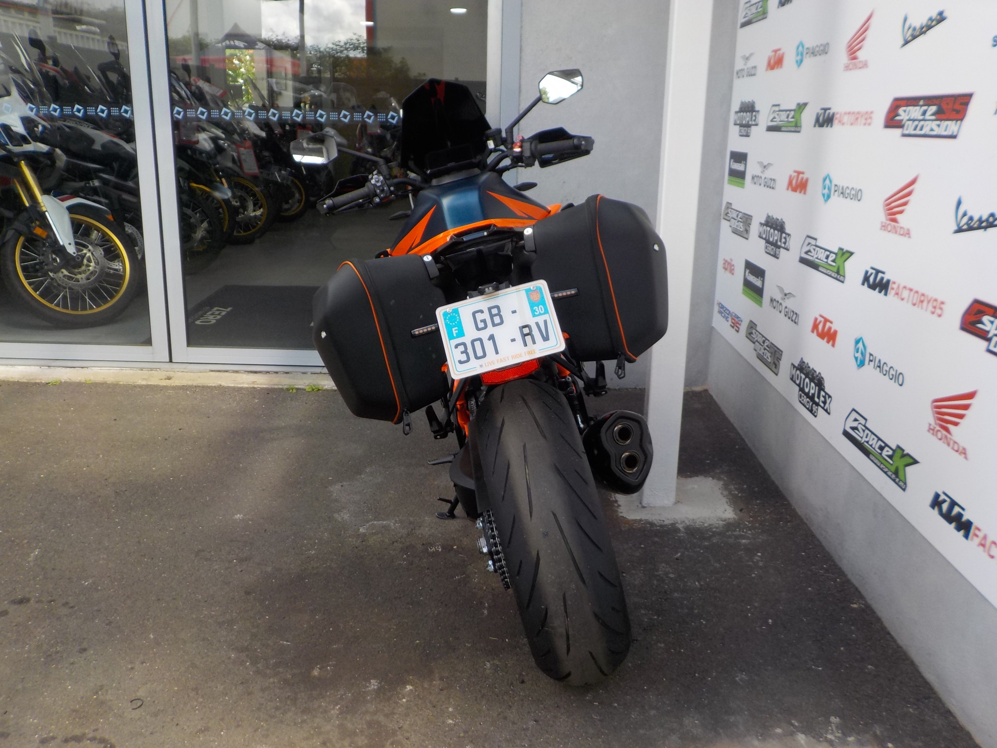 photo de KTM 1290 SUPER DUKE R 1290 occasion de couleur  en vente   St Ouen L Aumone