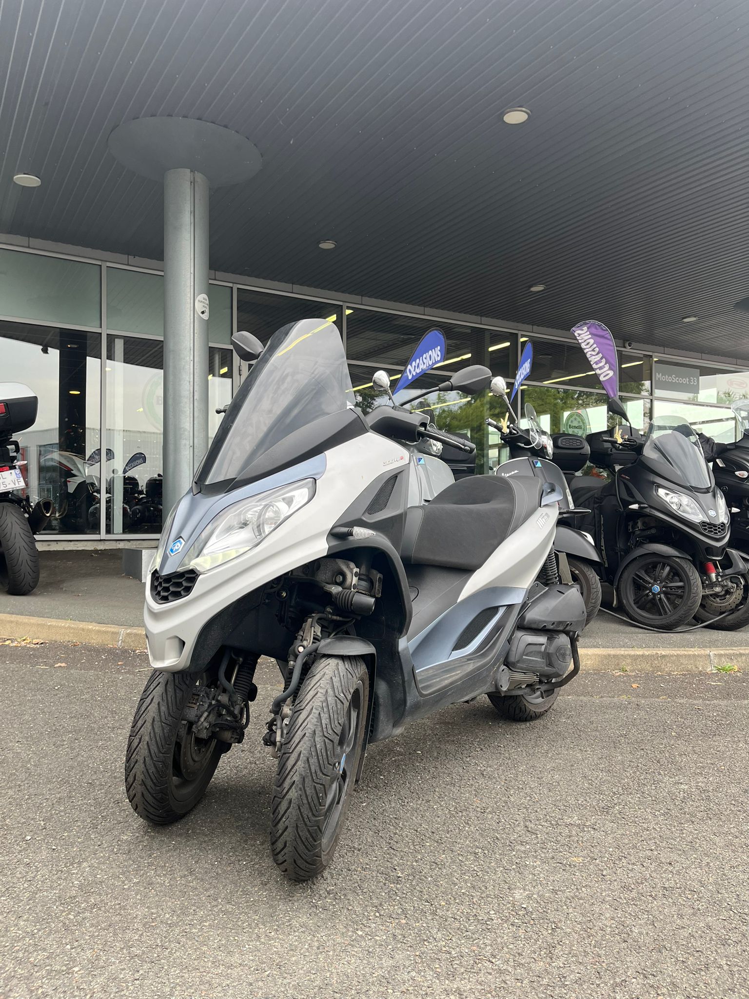 photo de PIAGGIO MP3 300 300 occasion de couleur  en vente à Bordeaux n°3