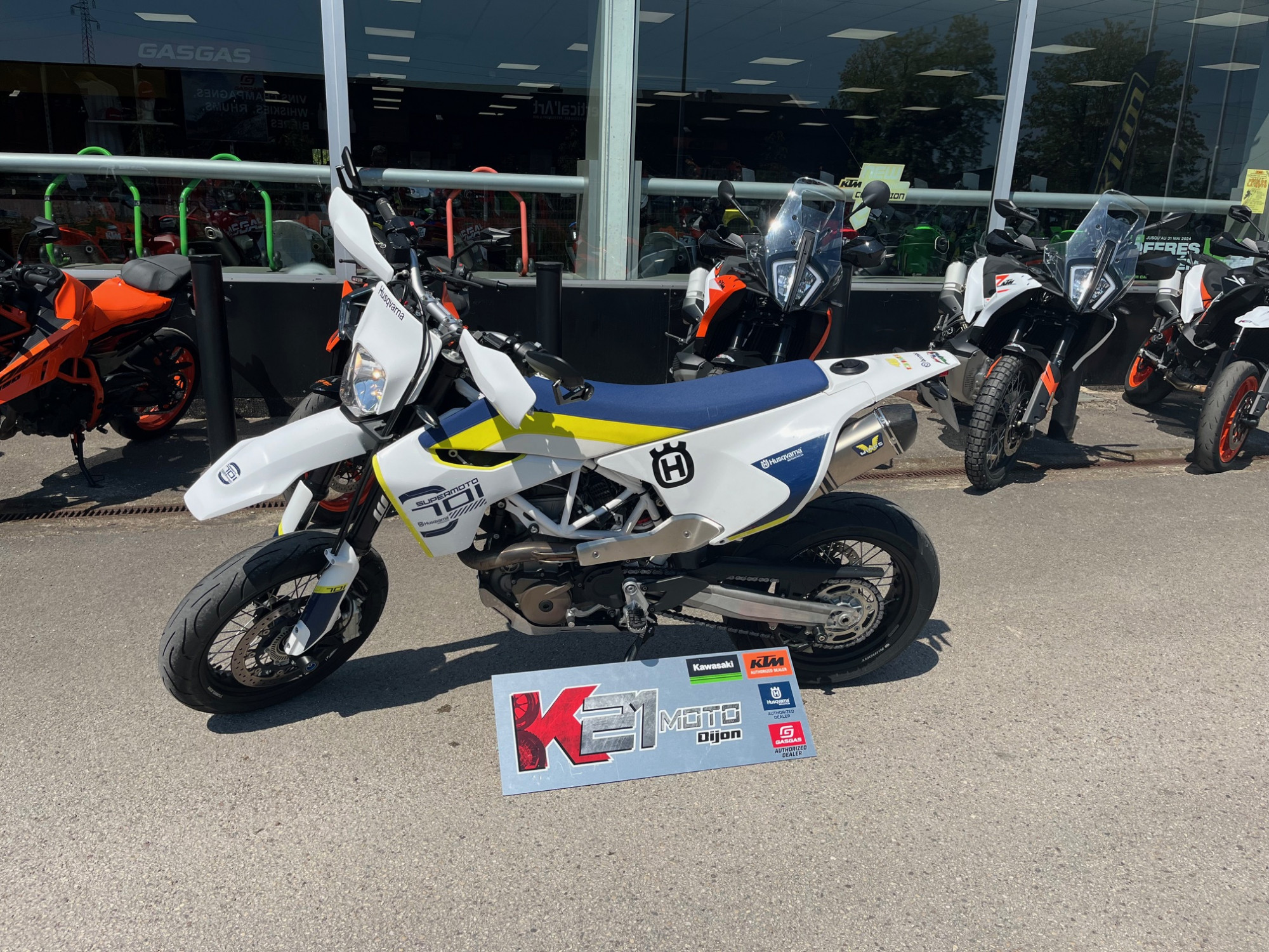 photo de HUSQVARNA 701 SUPERMOTO 701 occasion de couleur  en vente   Chenove