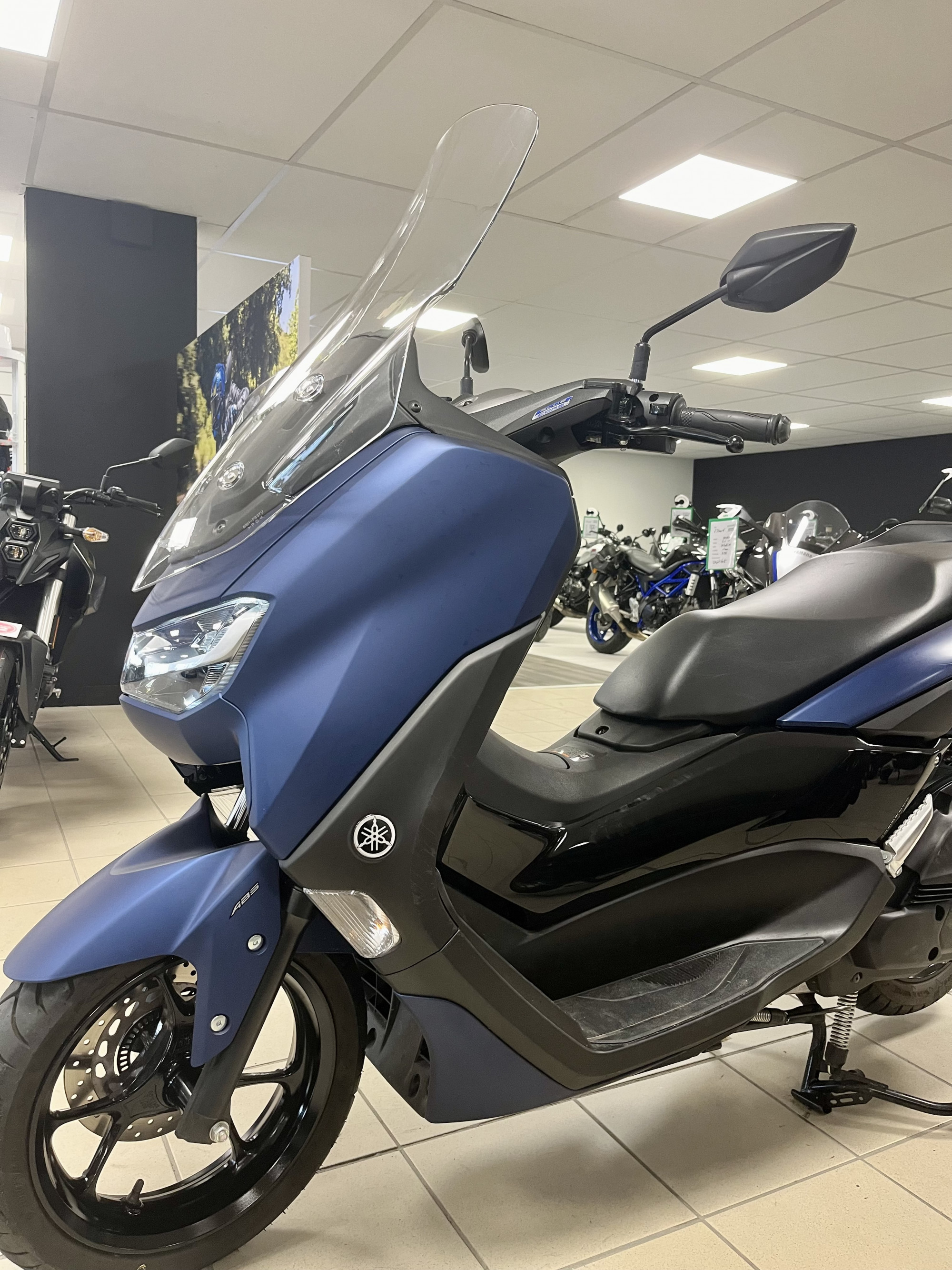 photo de YAMAHA NMAX 125 125 occasion de couleur  en vente à Lanester n°2