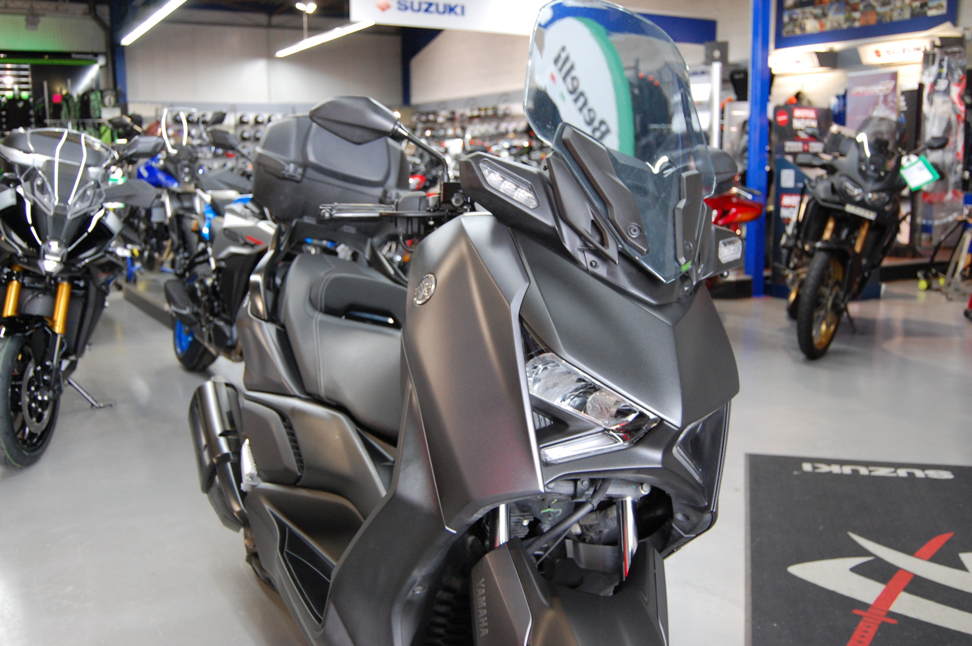 photo de YAMAHA XMAX 300 300 occasion de couleur  en vente à Compiegne n°2