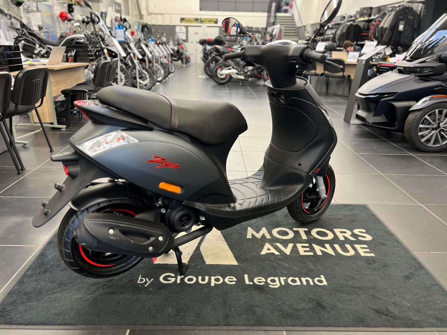 photo de PIAGGIO ZIP S 50 50 occasion de couleur  en vente à Le Mans n°2