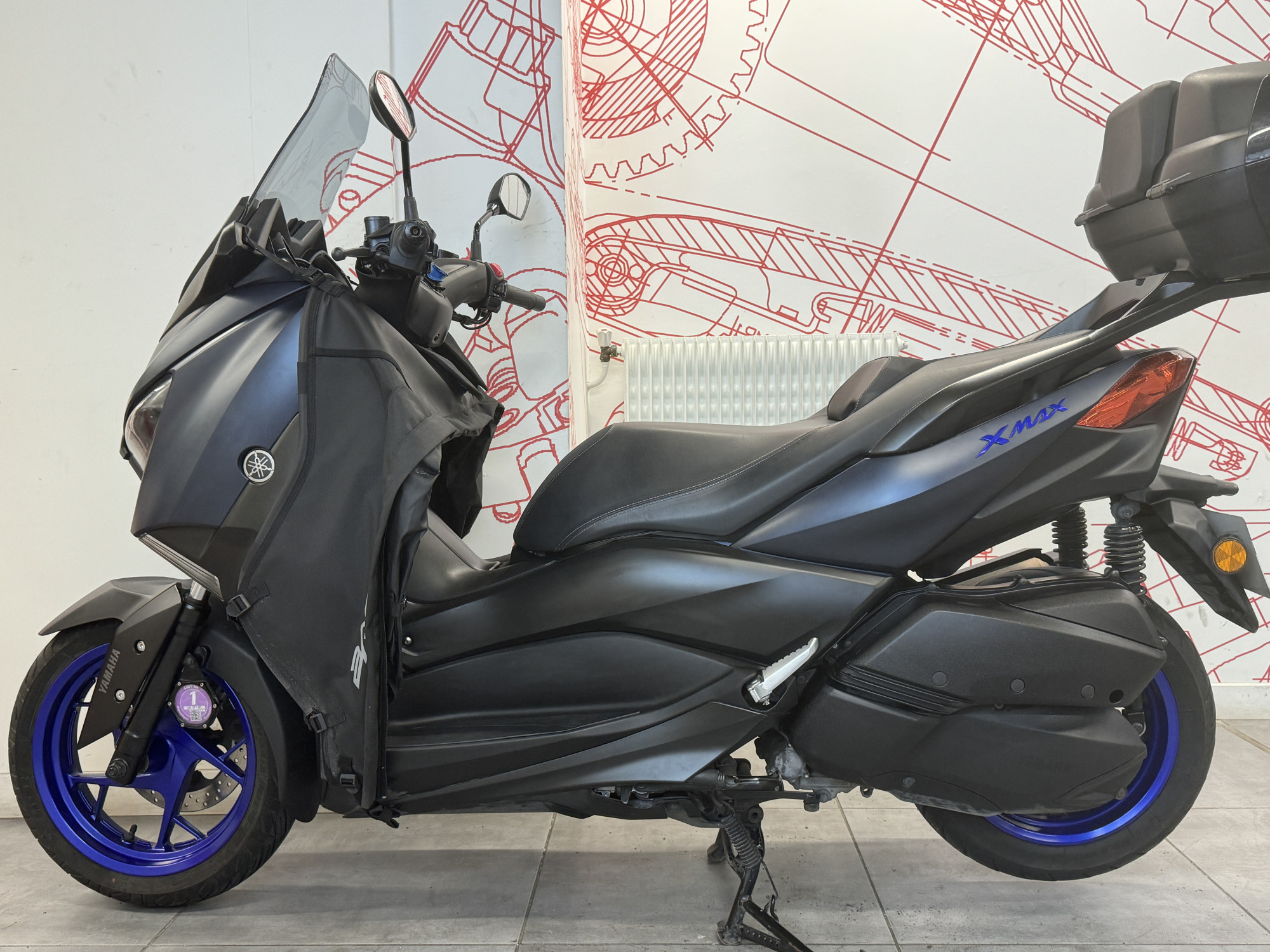 photo de YAMAHA XMAX 300 300 occasion de couleur  en vente à Paris 12 n°3