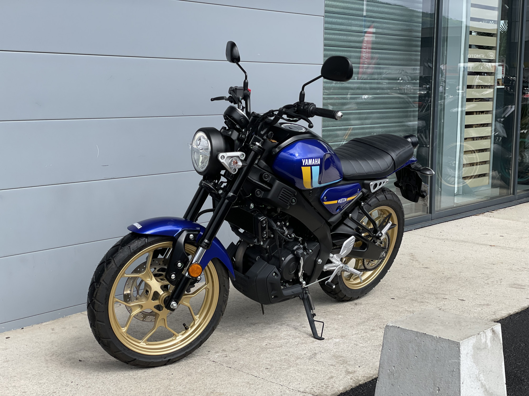 photo de YAMAHA XSR 125 125 occasion de couleur  en vente à Aubiere n°2