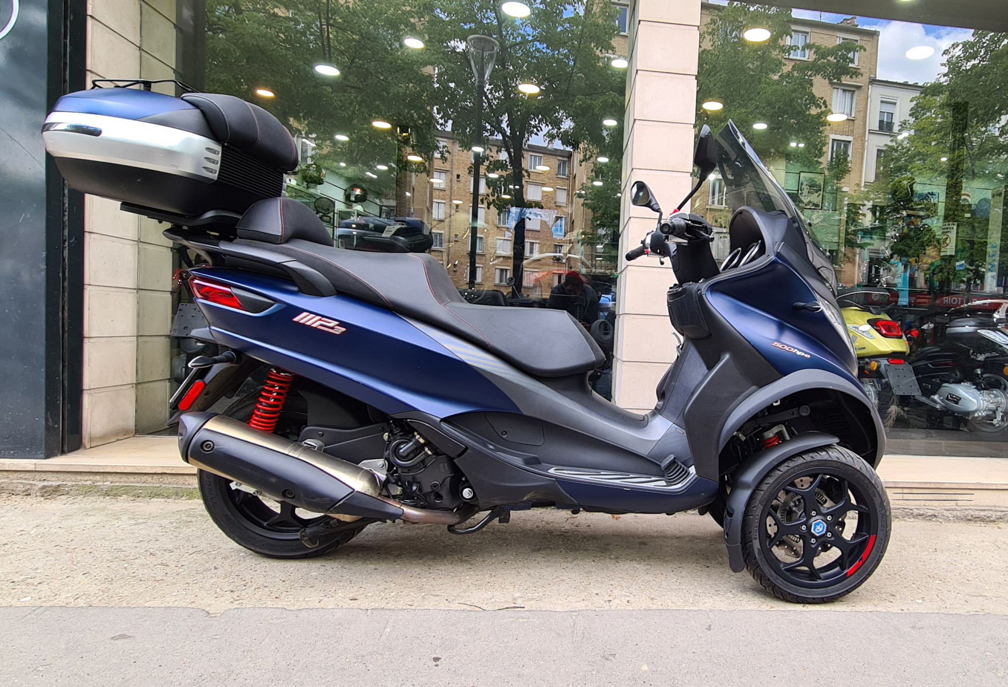 photo de PIAGGIO MP3 500 HPE SPORT ADVANCED ABS A 500 occasion de couleur  en vente à Paris 18 n°2