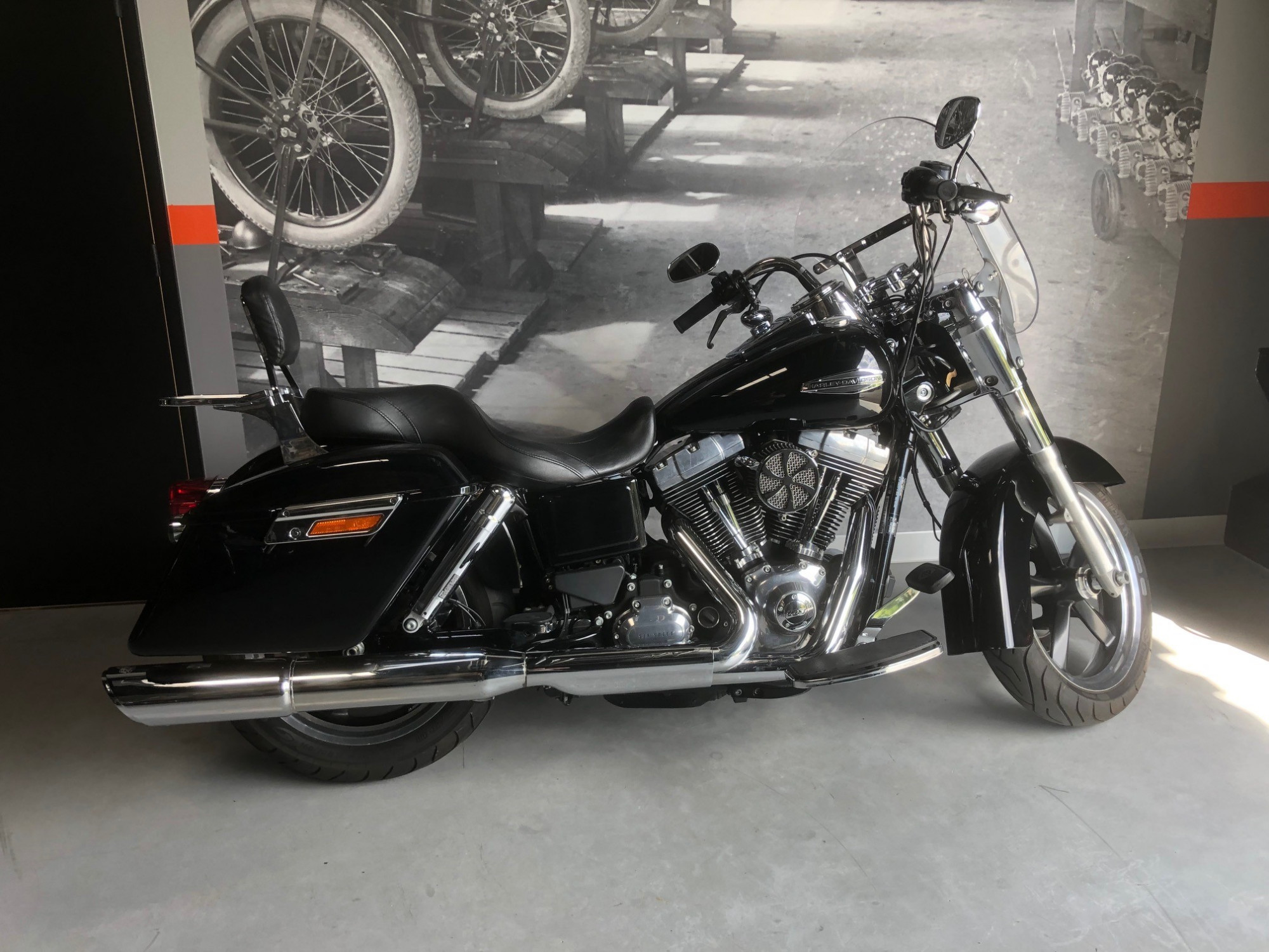 photo de HARLEY DAVIDSON DYNA SWITCHBACK 1690 1690 occasion de couleur  en vente à St Cyr Sur Loire n°3