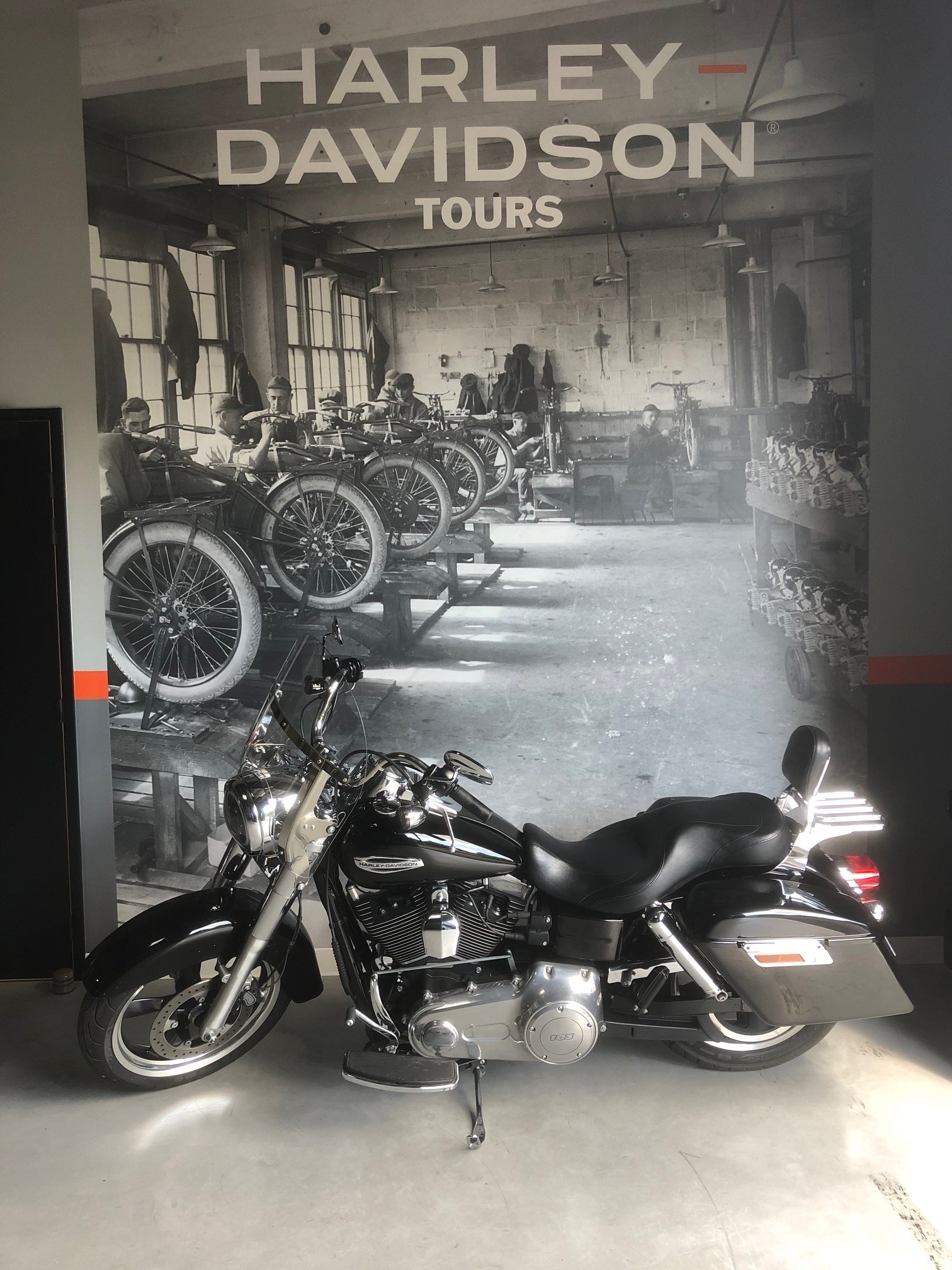 photo de HARLEY DAVIDSON DYNA SWITCHBACK 1690 1690 occasion de couleur  en vente à St Cyr Sur Loire n°2