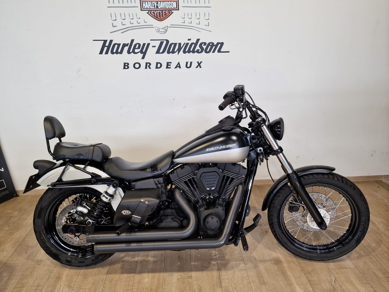 photo de HARLEY DAVIDSON DYNA STREET BOB 1584 1584 occasion de couleur  en vente à Begles n°3