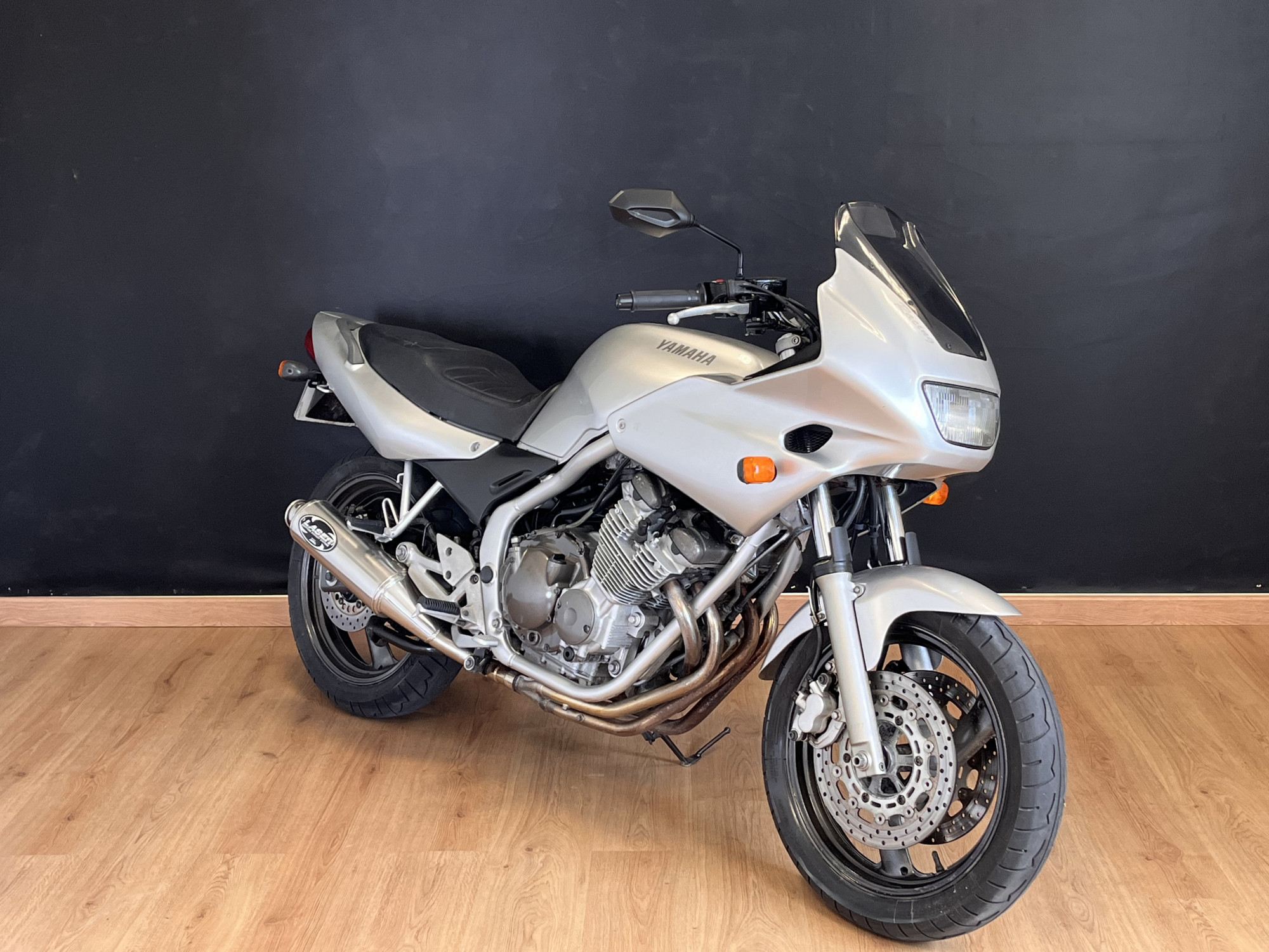 photo de YAMAHA XJ 600 DIVERSION 600 occasion de couleur  en vente   Sallertaine