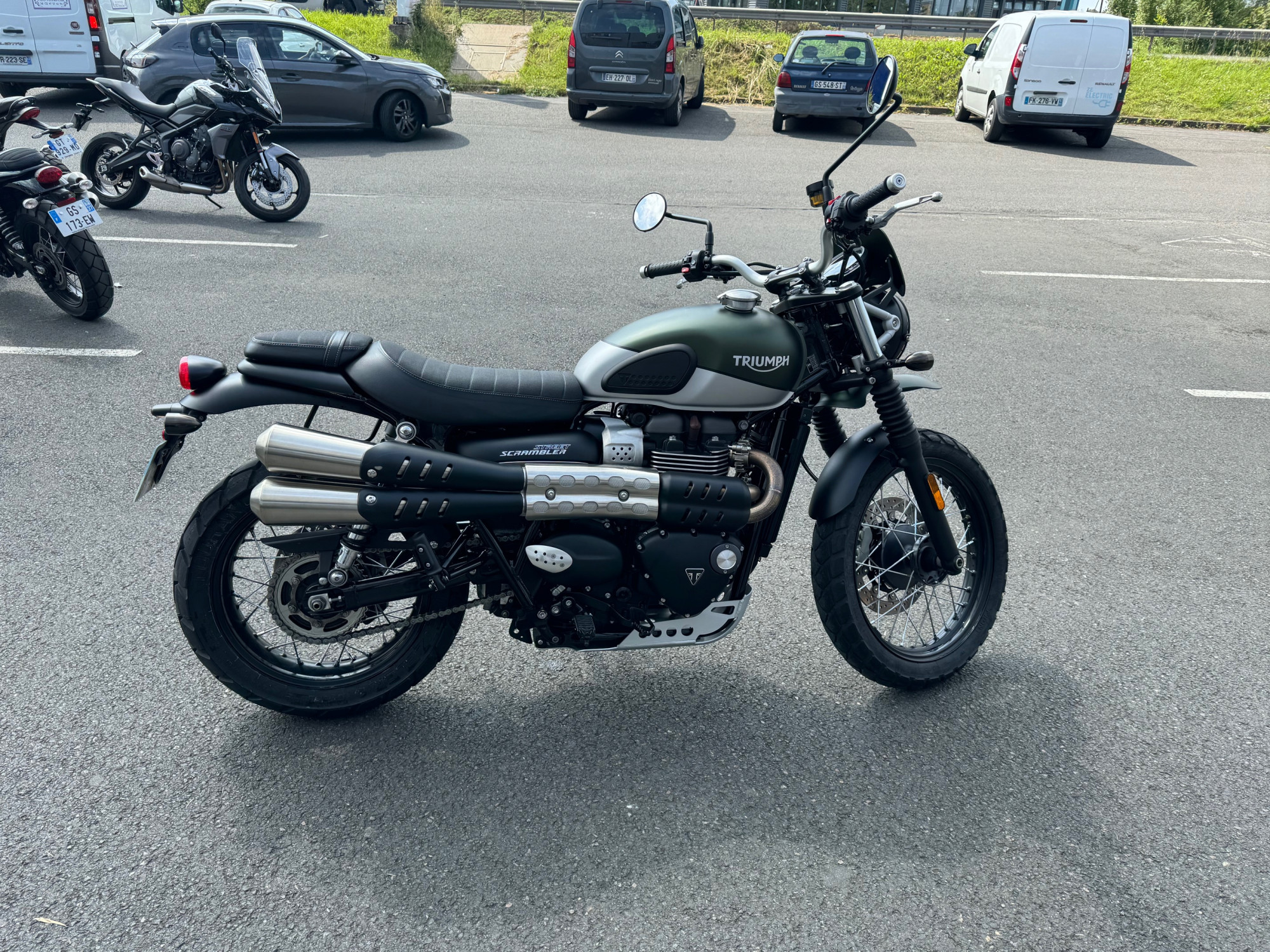 photo de TRIUMPH STREET SCRAMBLER  900 900 occasion de couleur  en vente à Tours n°2