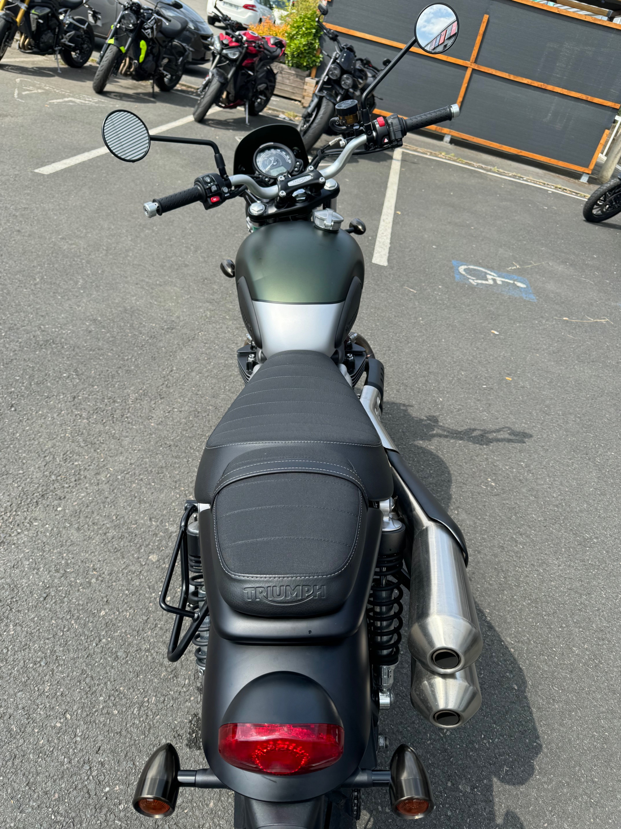 photo de TRIUMPH STREET SCRAMBLER  900 900 occasion de couleur  en vente à Tours n°1