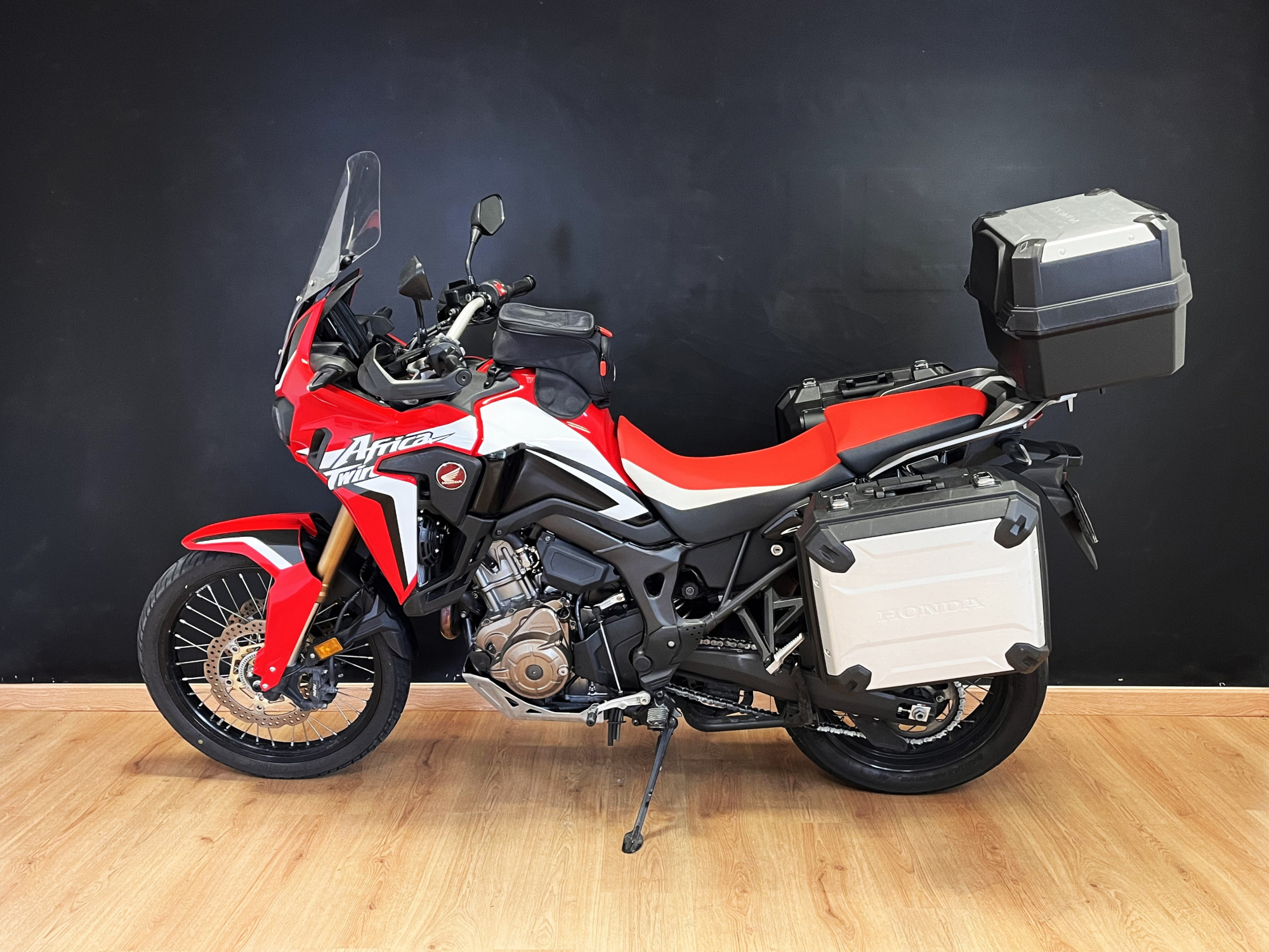 photo de HONDA XRV 750 occasion de couleur  en vente   Sallertaine