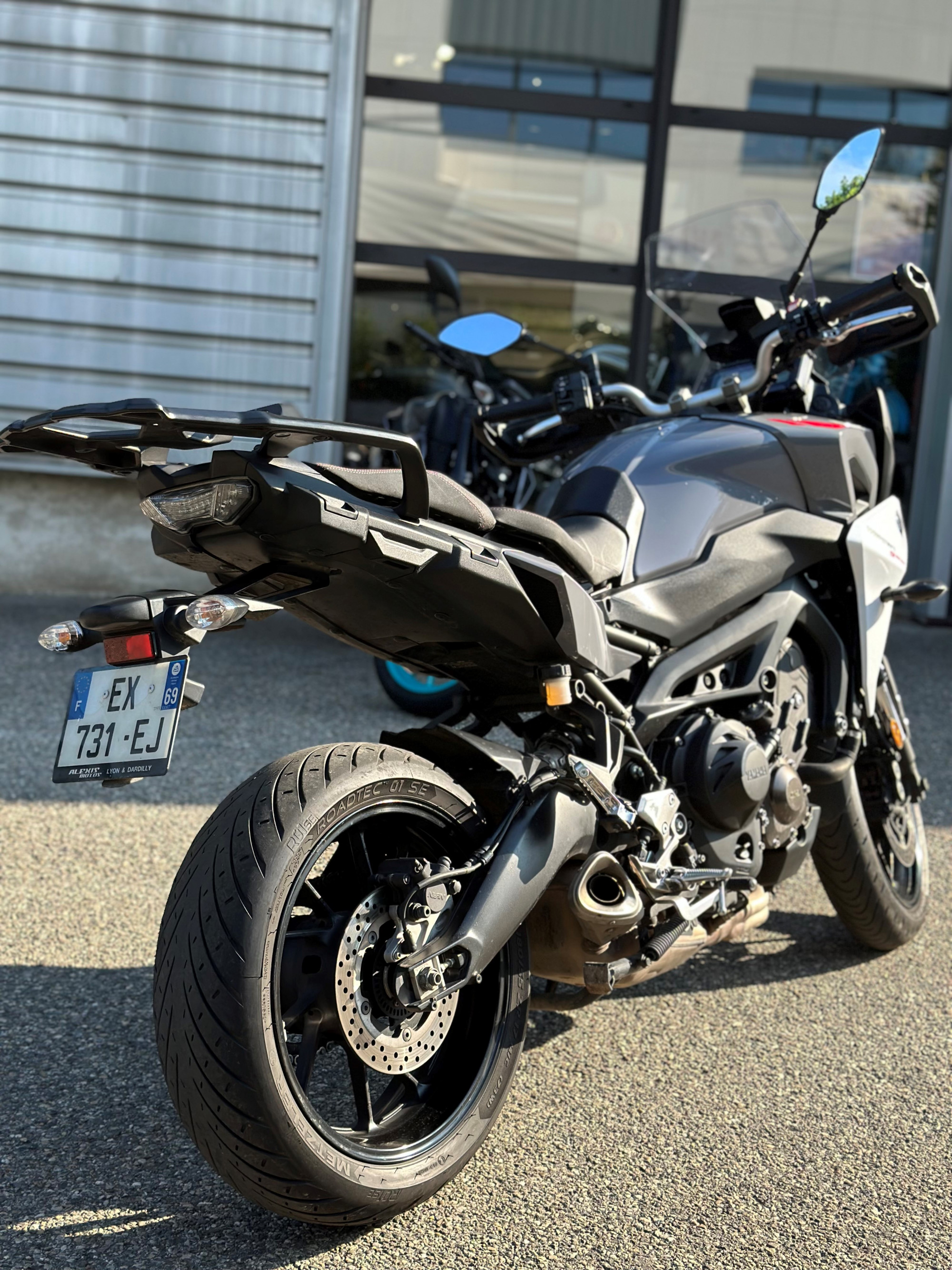 photo de YAMAHA TRACER 900 900 occasion de couleur  en vente à Dardilly n°2