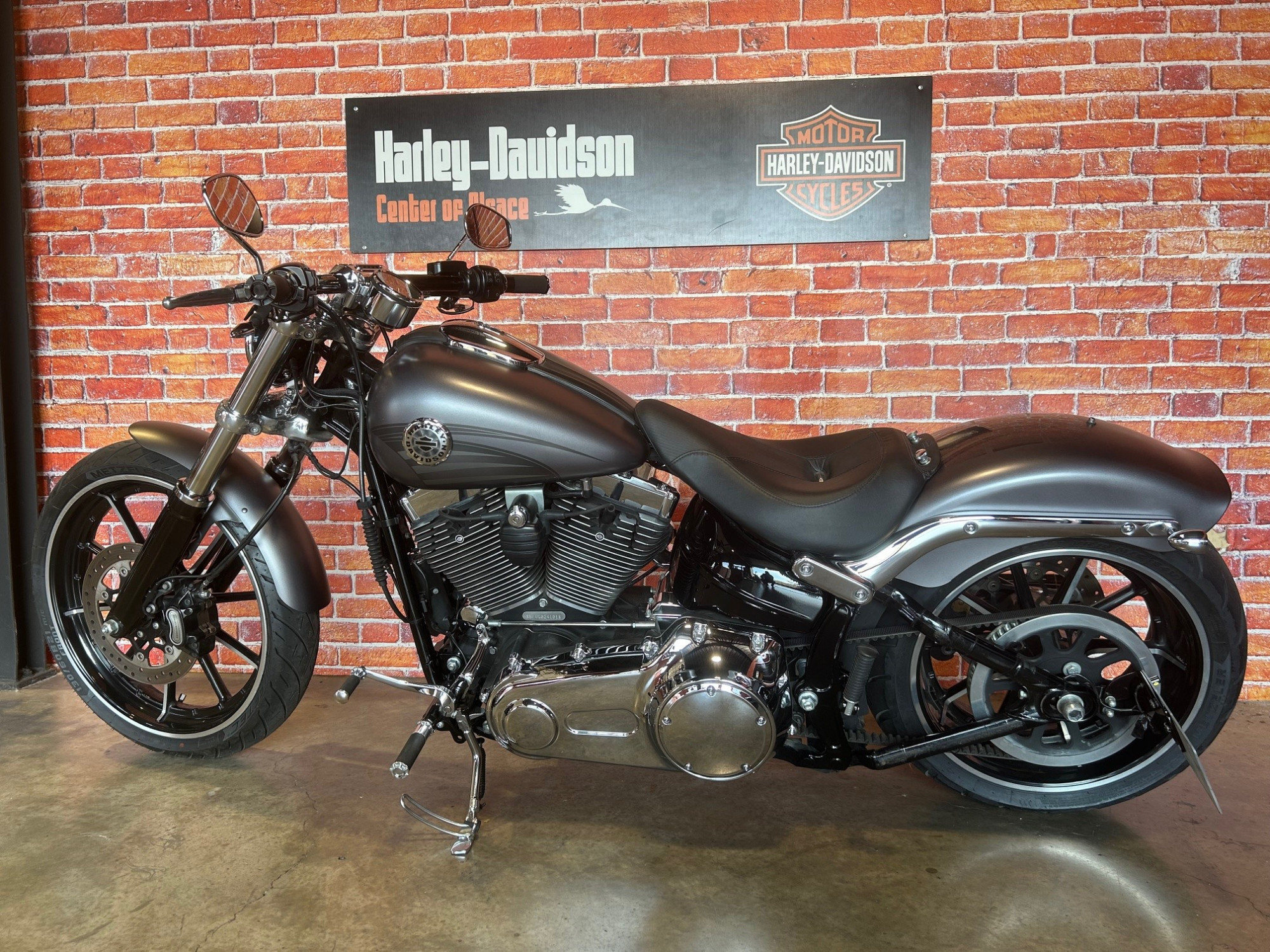 photo de HARLEY DAVIDSON SOFTAIL BREAKOUT 1690 1690 occasion de couleur  en vente à Fegersheim n°2