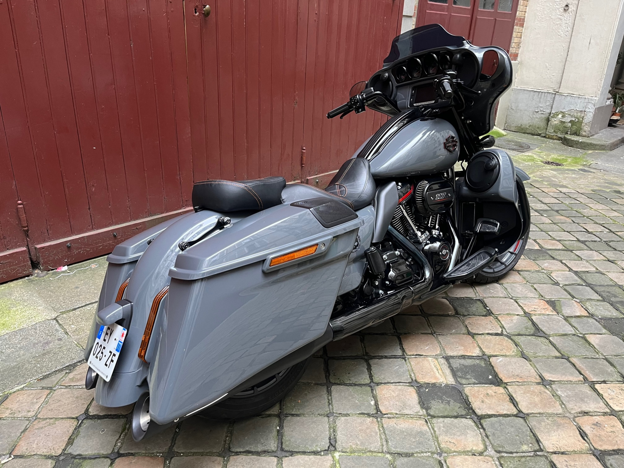 photo de HARLEY DAVIDSON TOURING STREET GLIDE 1923 CVO  1923 occasion de couleur  en vente à Paris 03 n°2