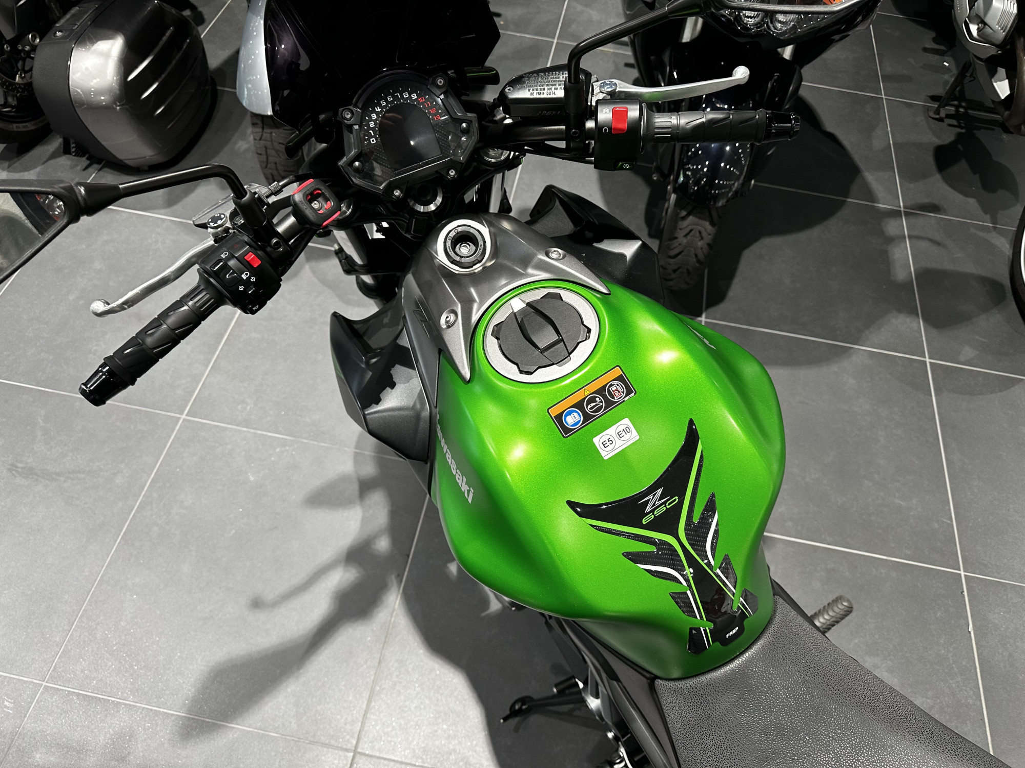 photo de KAWASAKI Z 650 702 occasion de couleur  en vente à Ploeren n°2