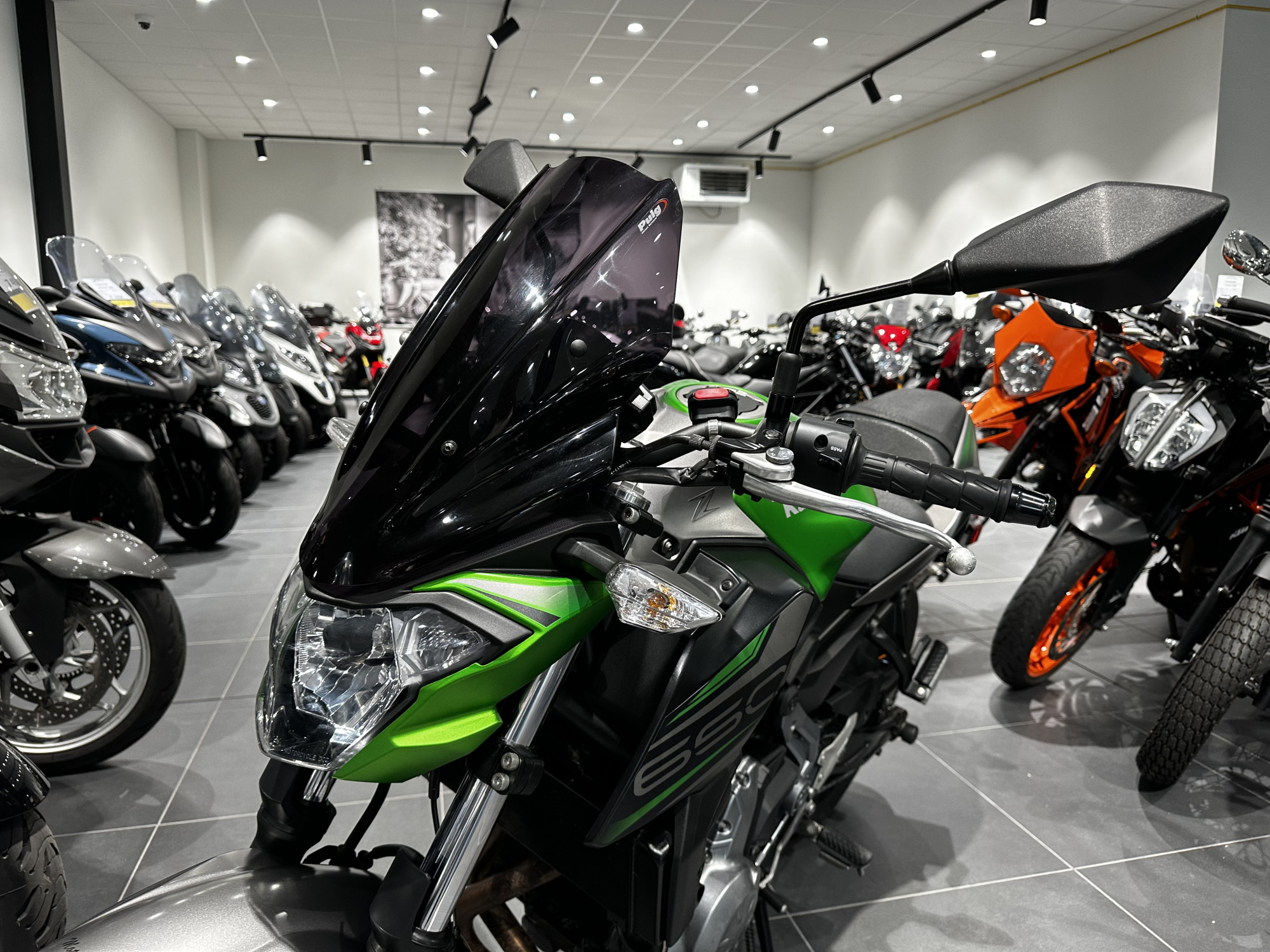 photo de KAWASAKI Z 650 702 occasion de couleur  en vente à Ploeren n°1