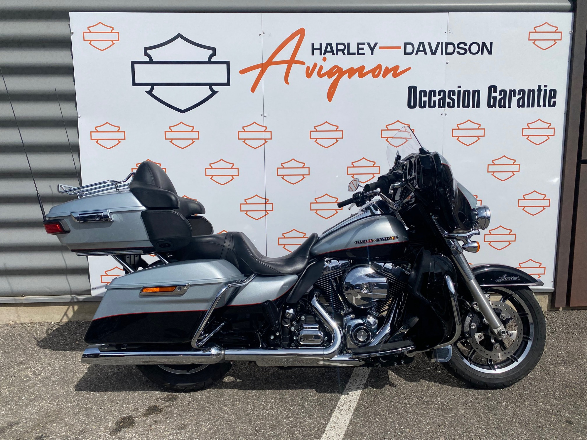 photo de HARLEY DAVIDSON TOURING ELECTRA GLIDE 1690 ULTRA 1690 occasion de couleur  en vente à Rochefort Du Gard n°2