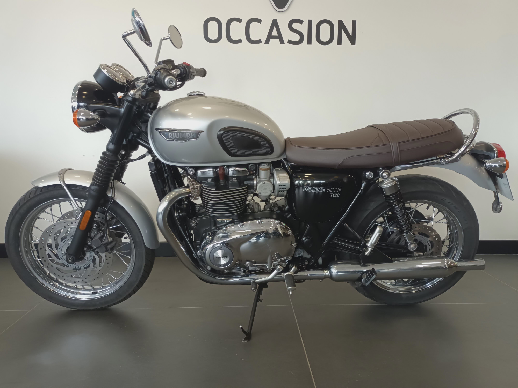 photo de TRIUMPH BONNEVILLE T120 1200 occasion de couleur  en vente à Le Kremlin Bicetre n°2