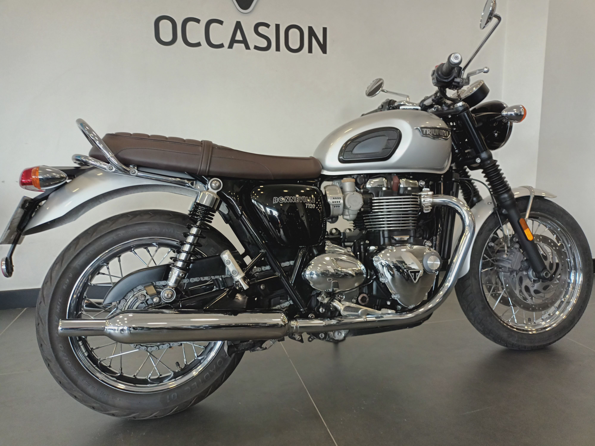 photo de TRIUMPH BONNEVILLE T120 1200 occasion de couleur  en vente à Le Kremlin Bicetre n°3