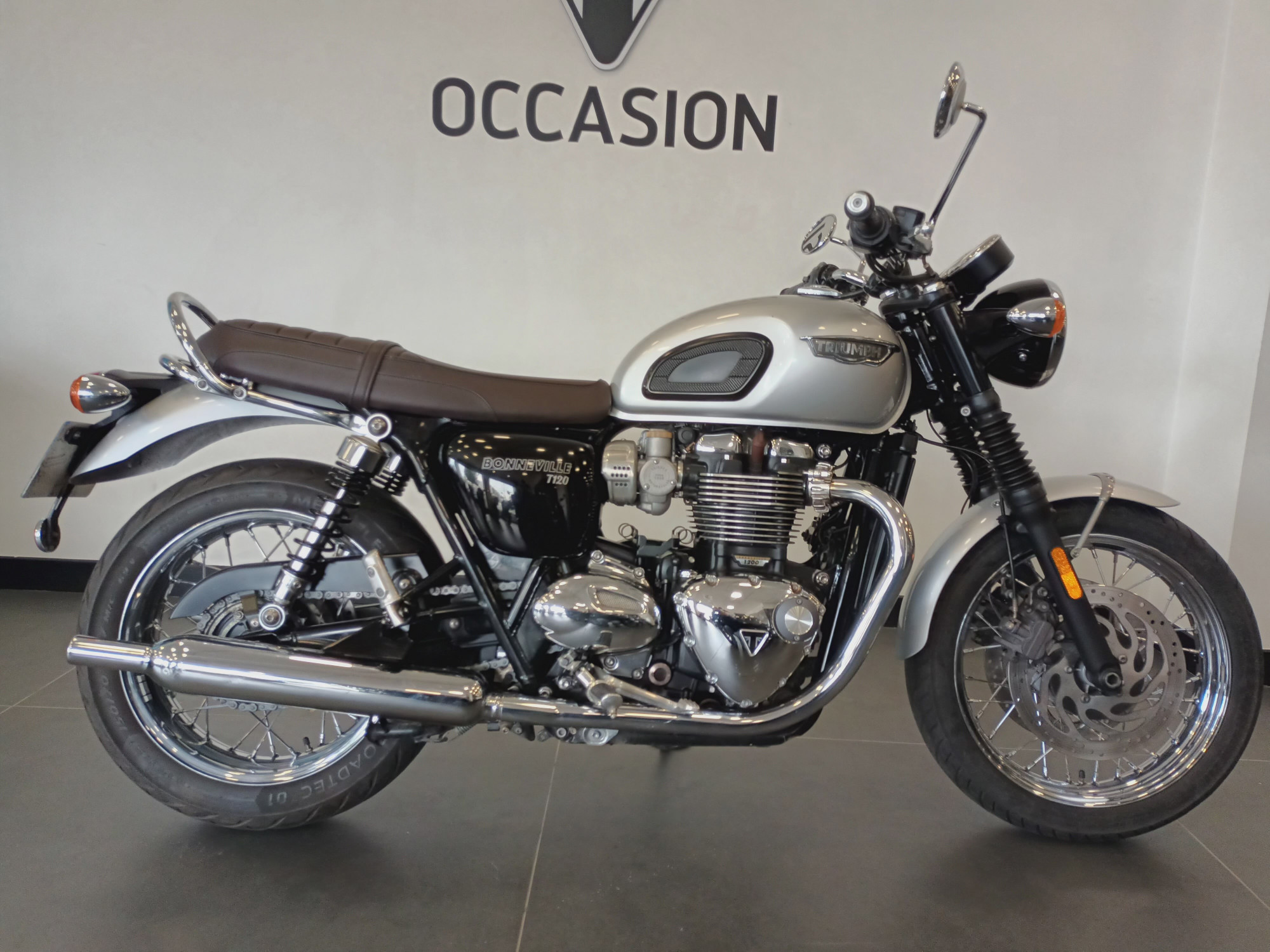 photo de TRIUMPH BONNEVILLE T120 1200 occasion de couleur  en vente à Le Kremlin Bicetre n°1