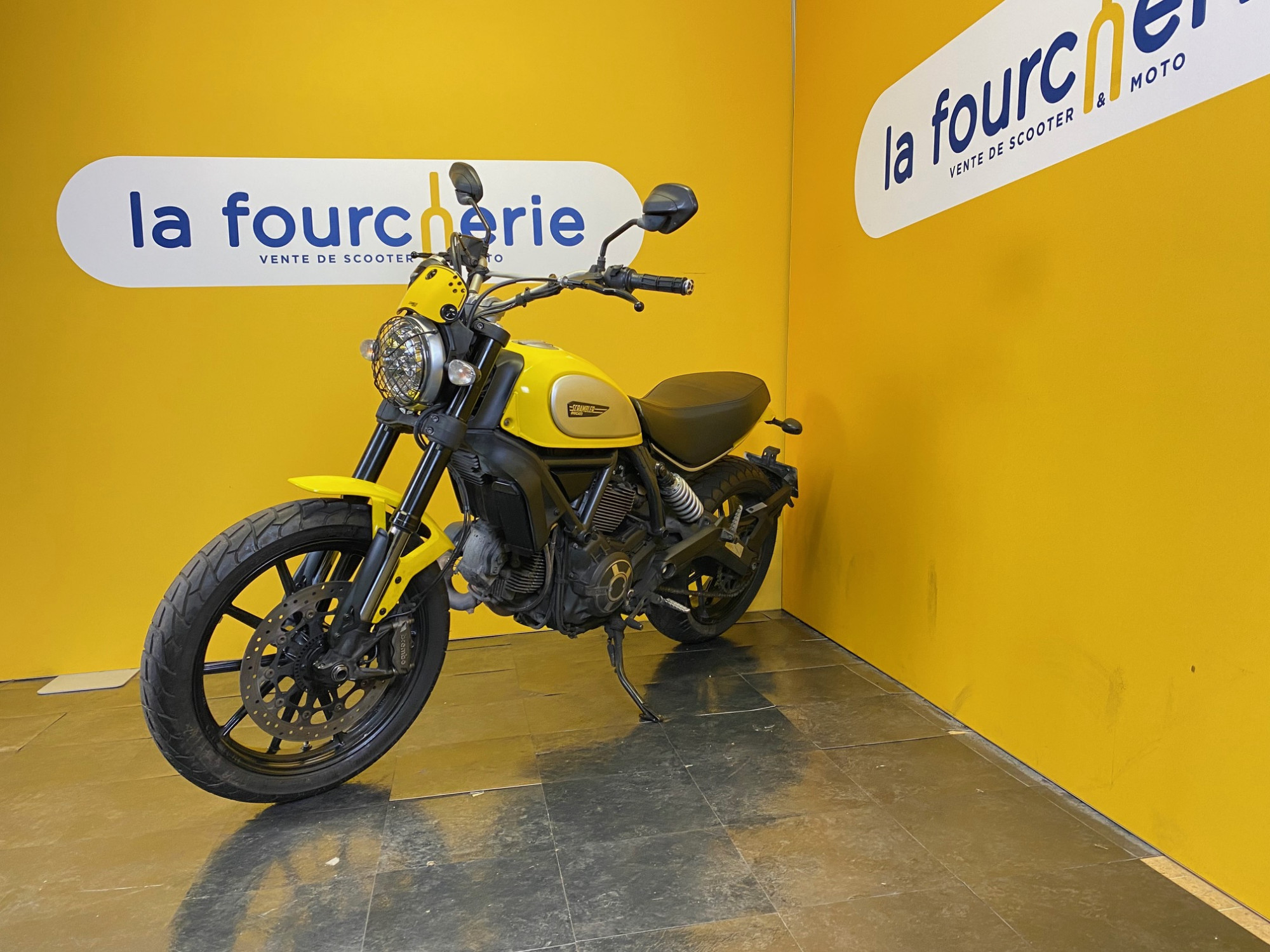 photo de DUCATI SCRAMBLER 800 occasion de couleur  en vente à Paris 15 n°3