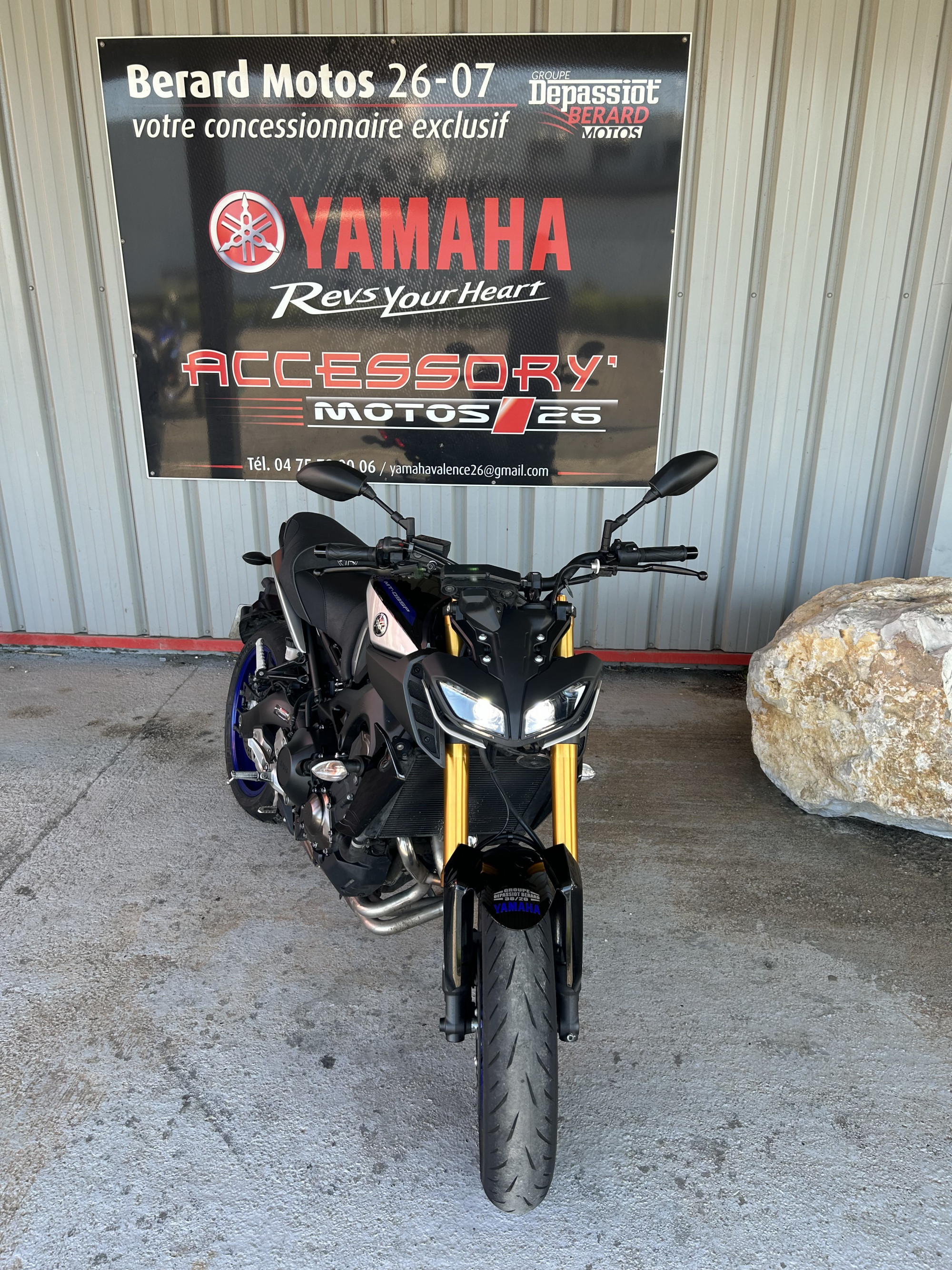 photo de YAMAHA MT-09 SP 850 occasion de couleur  en vente à Bourg Les Valence n°2