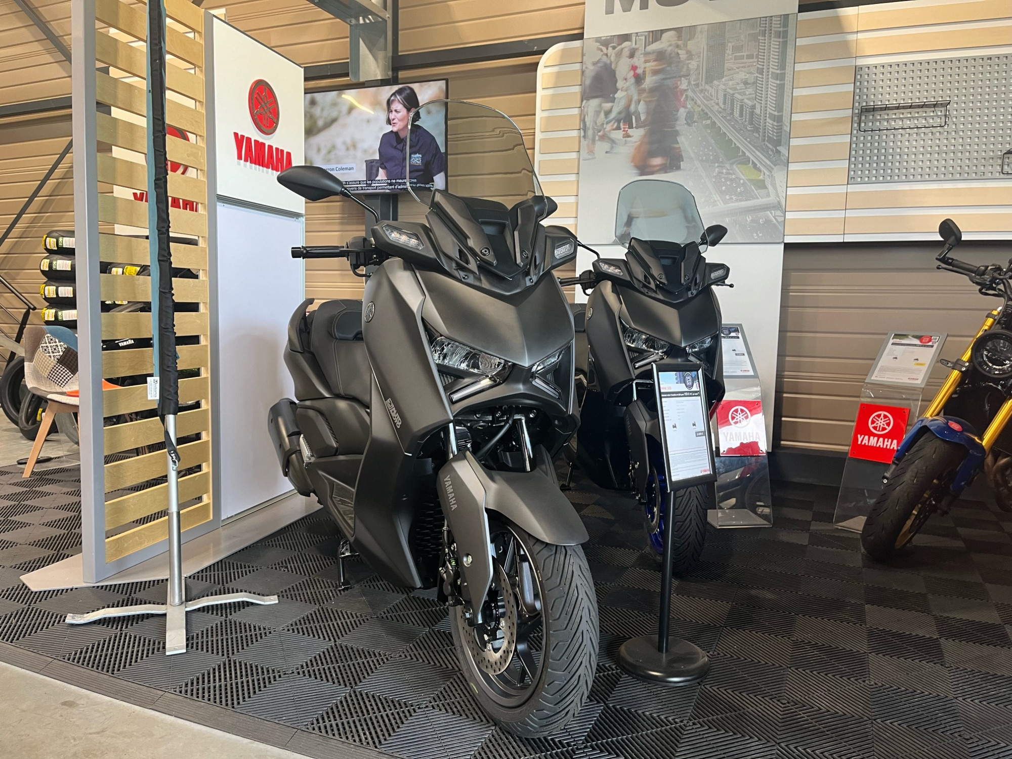 photo de YAMAHA XMAX 300 300 occasion de couleur  en vente à St Thuriau n°3