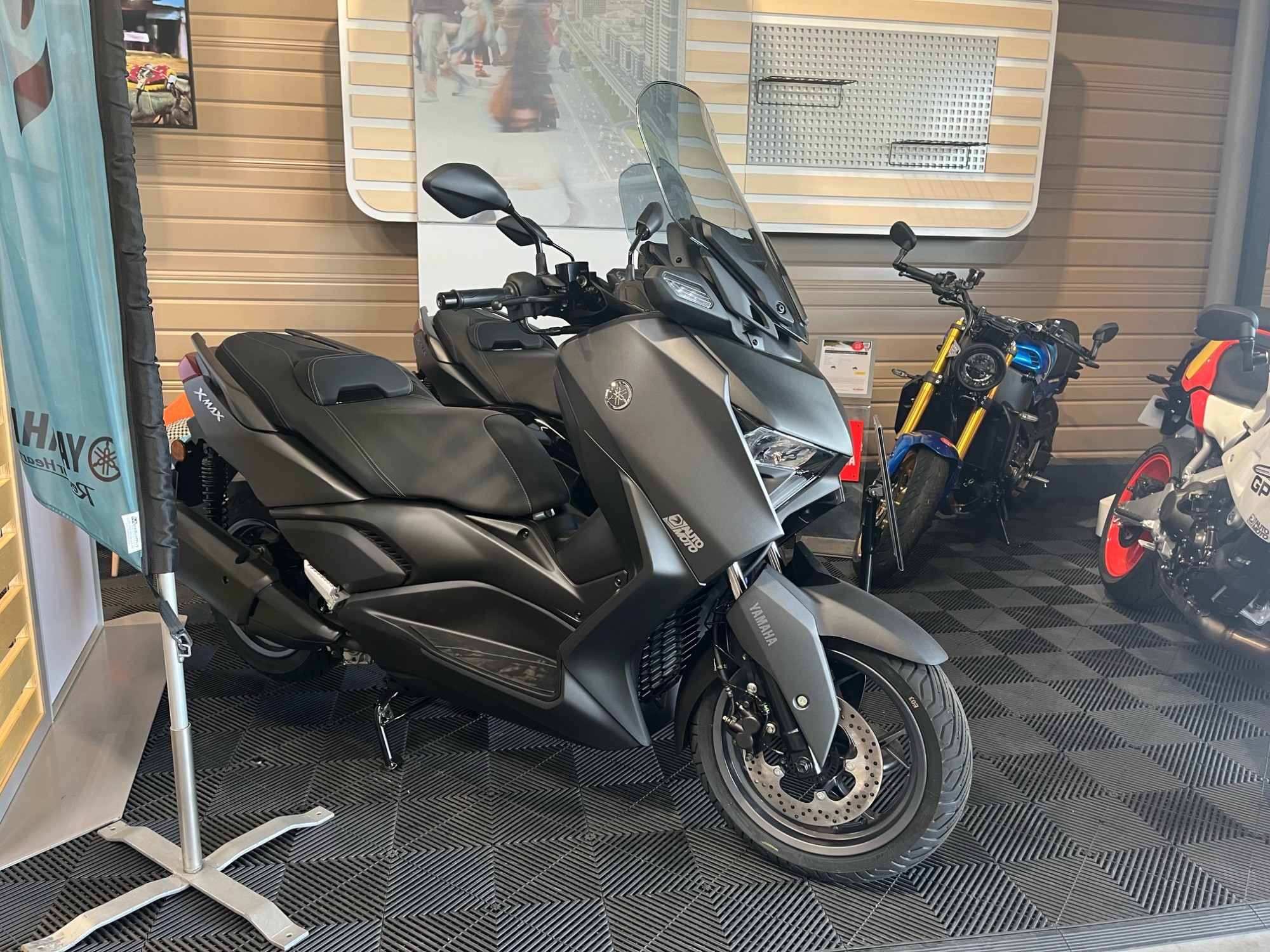 photo de YAMAHA XMAX 300 300 occasion de couleur  en vente à St Thuriau n°2