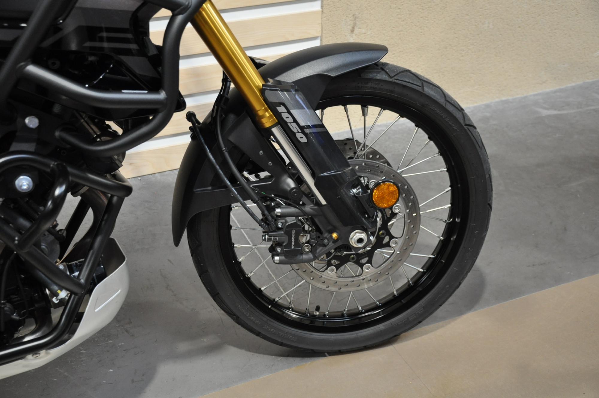 photo de SUZUKI DL 1050 V-STROM DE 1050 occasion de couleur  en vente à Nancy n°1