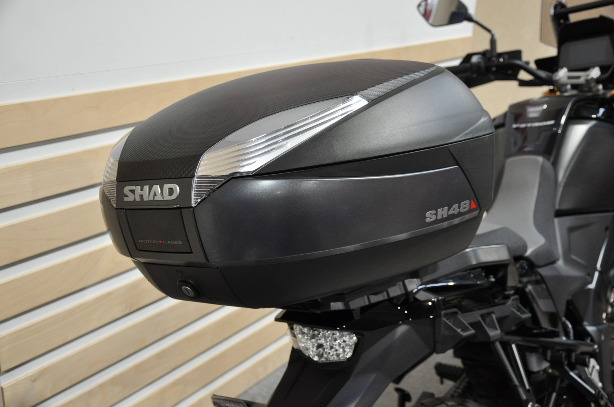 photo de SUZUKI DL 1050 V-STROM DE 1050 occasion de couleur  en vente à Nancy n°3