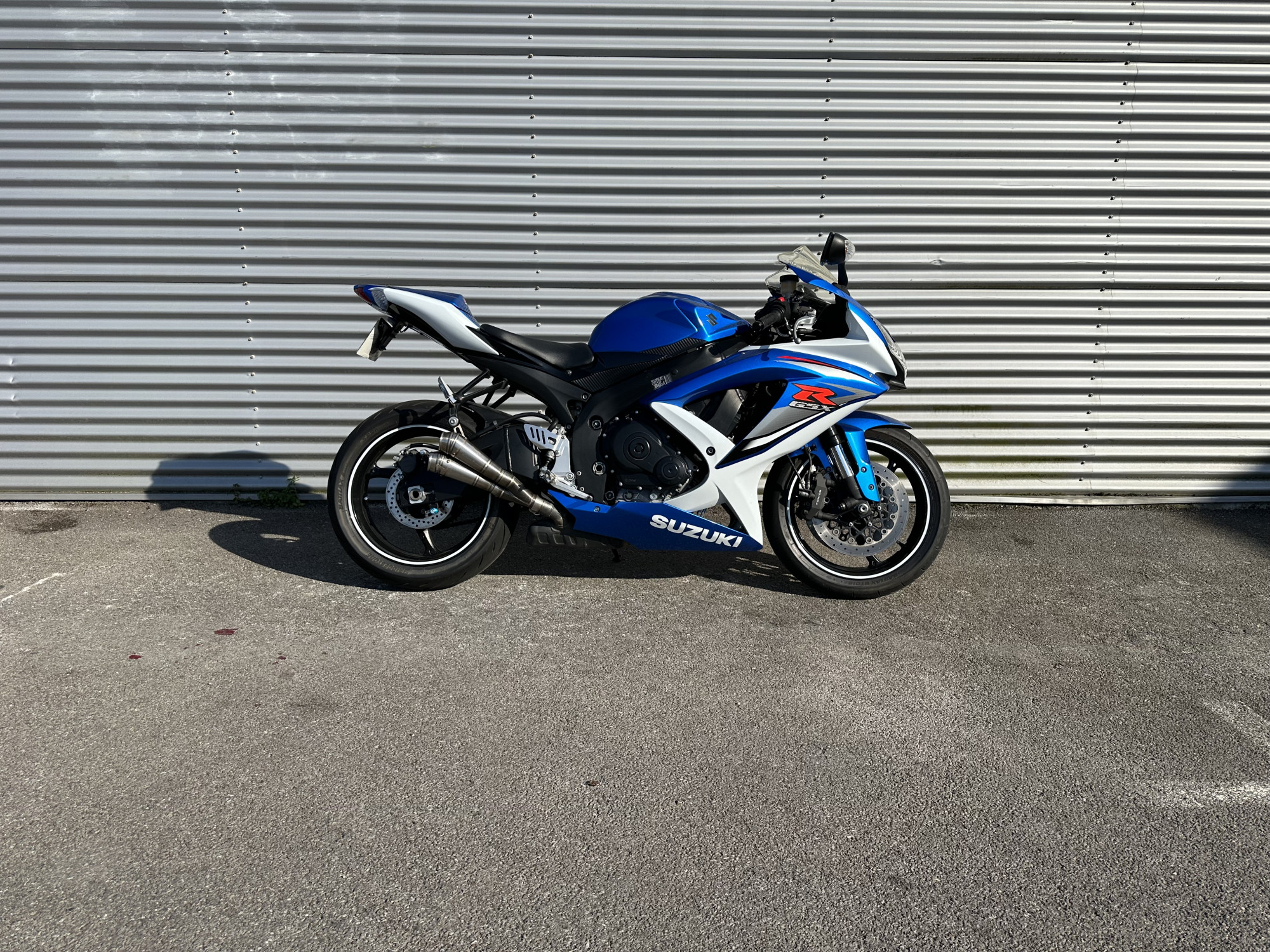 photo de SUZUKI GSX-R 750 750 occasion de couleur  en vente à Bayonne n°2