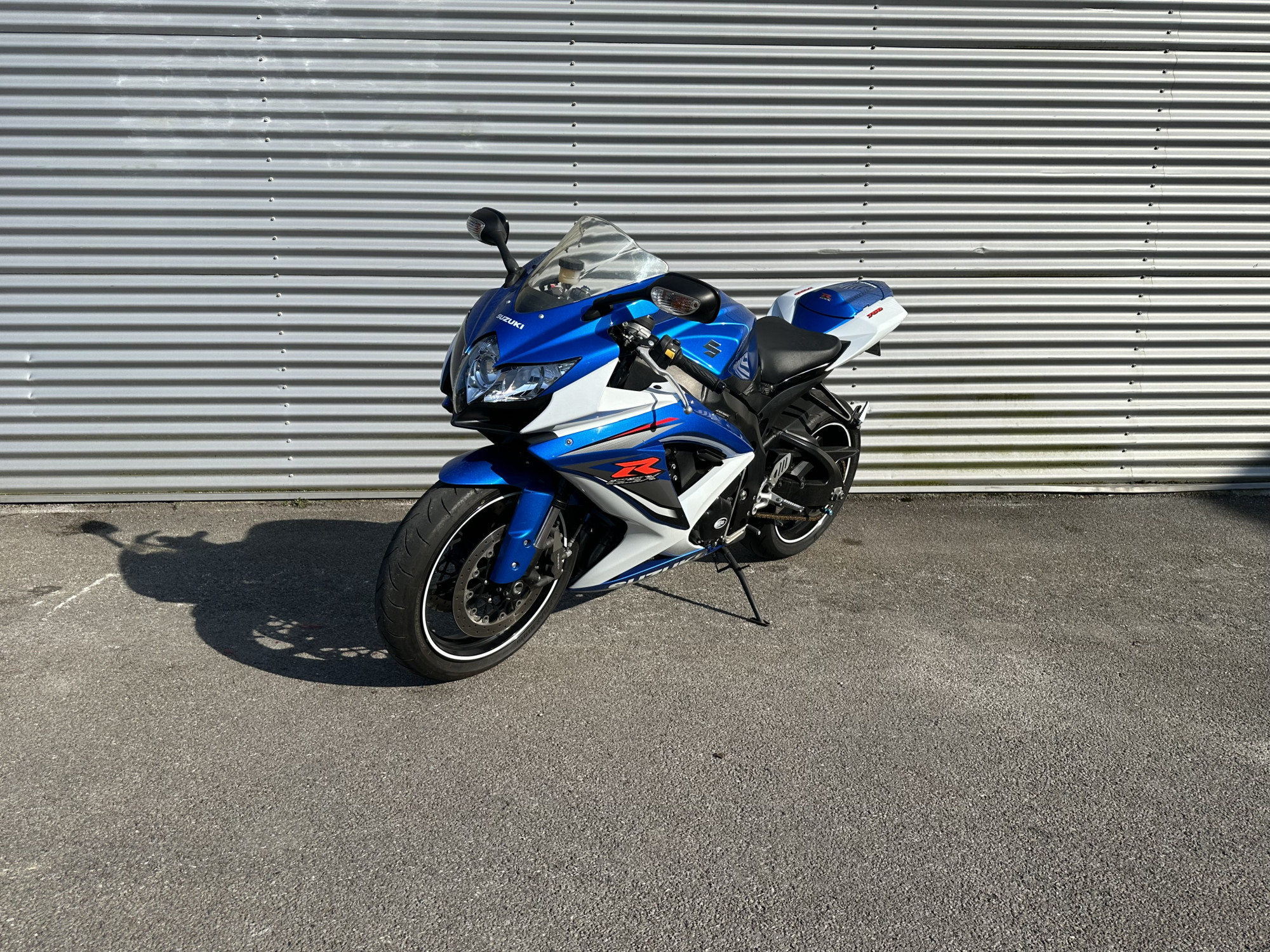 photo de SUZUKI GSX-R 750 750 occasion de couleur  en vente à Bayonne n°3