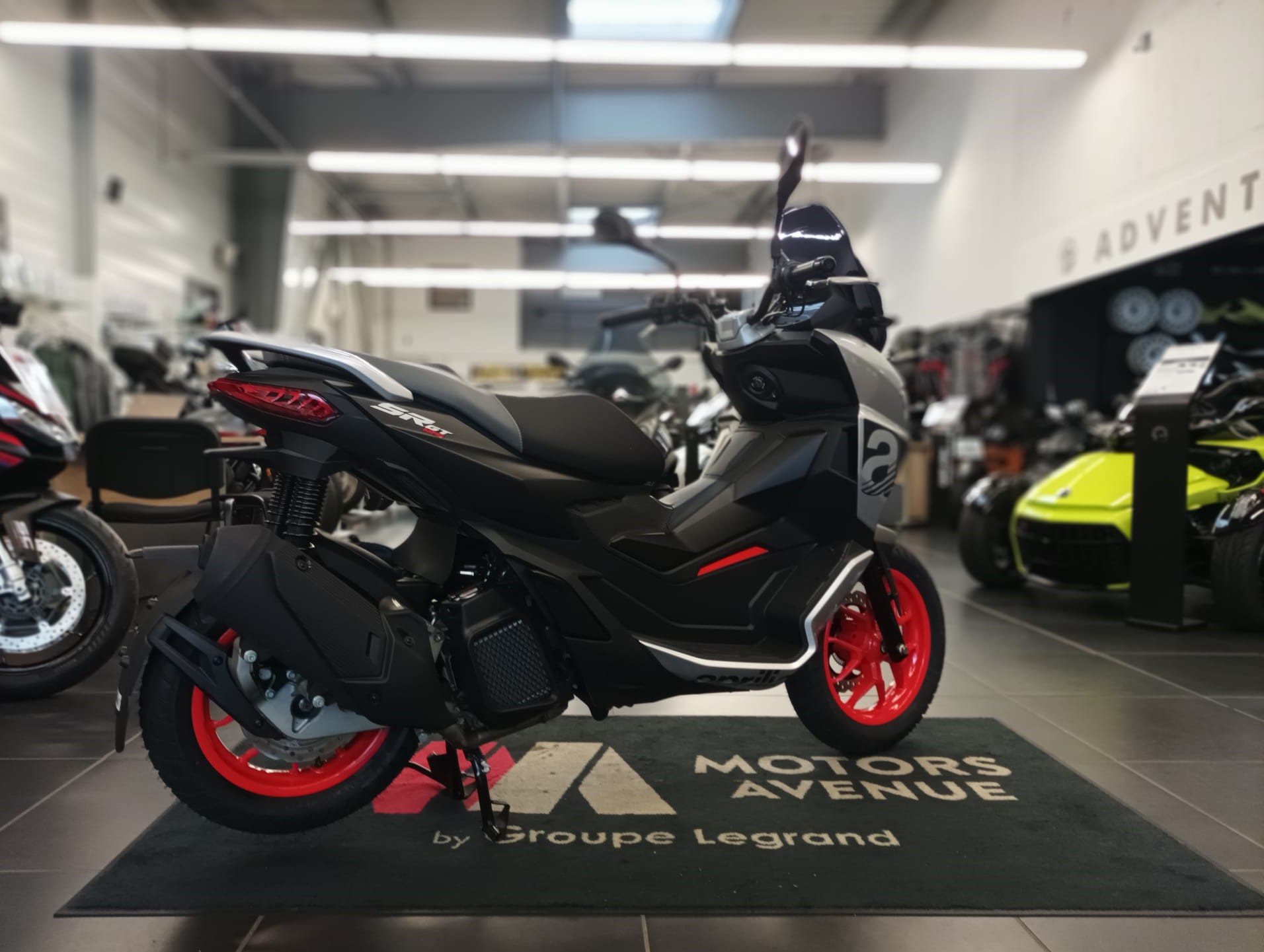 photo de APRILIA SR-GT SPORT 125 125 occasion de couleur  en vente à Le Mans n°1