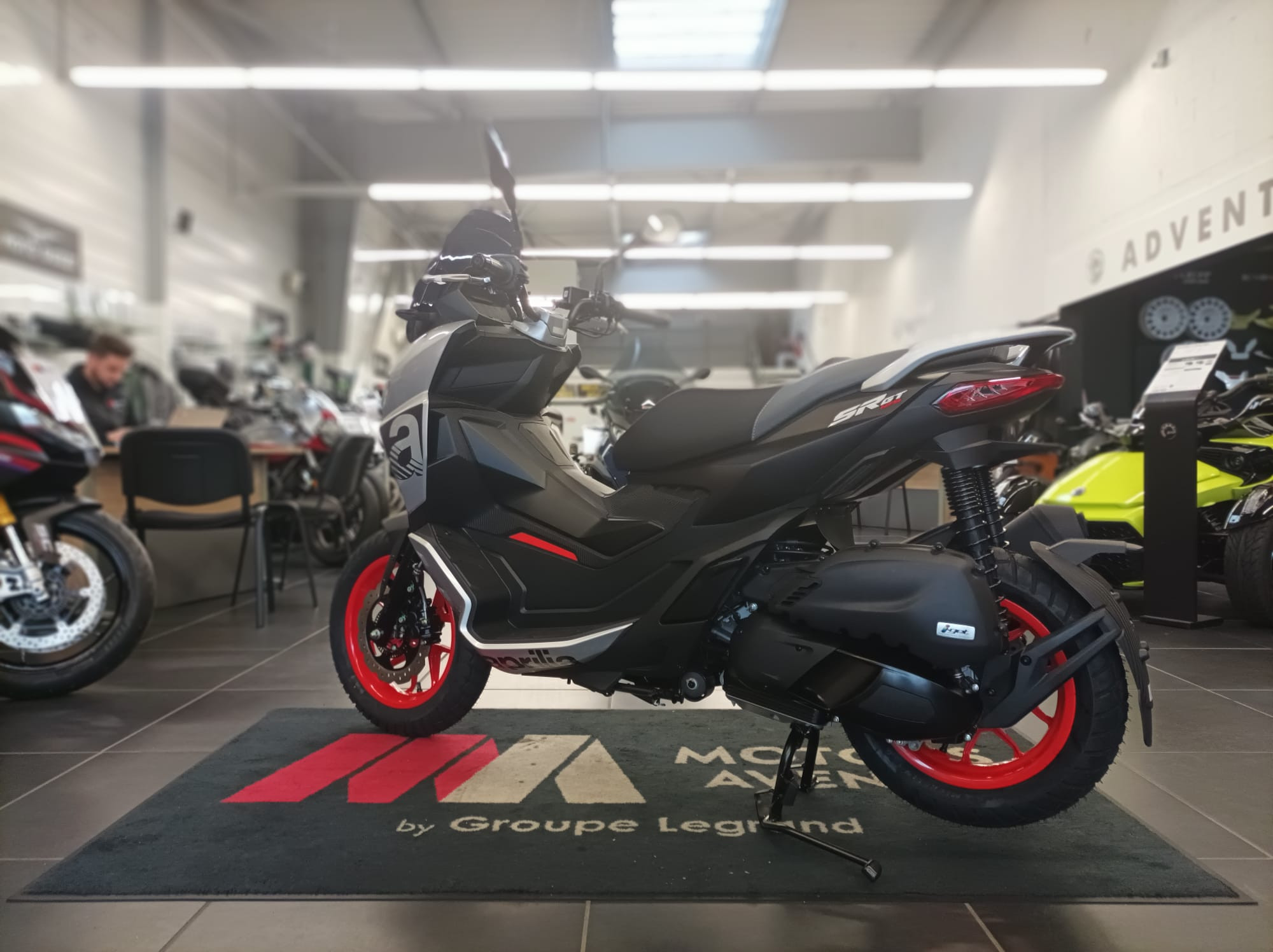 photo de APRILIA SR-GT SPORT 125 125 occasion de couleur  en vente à Le Mans n°3