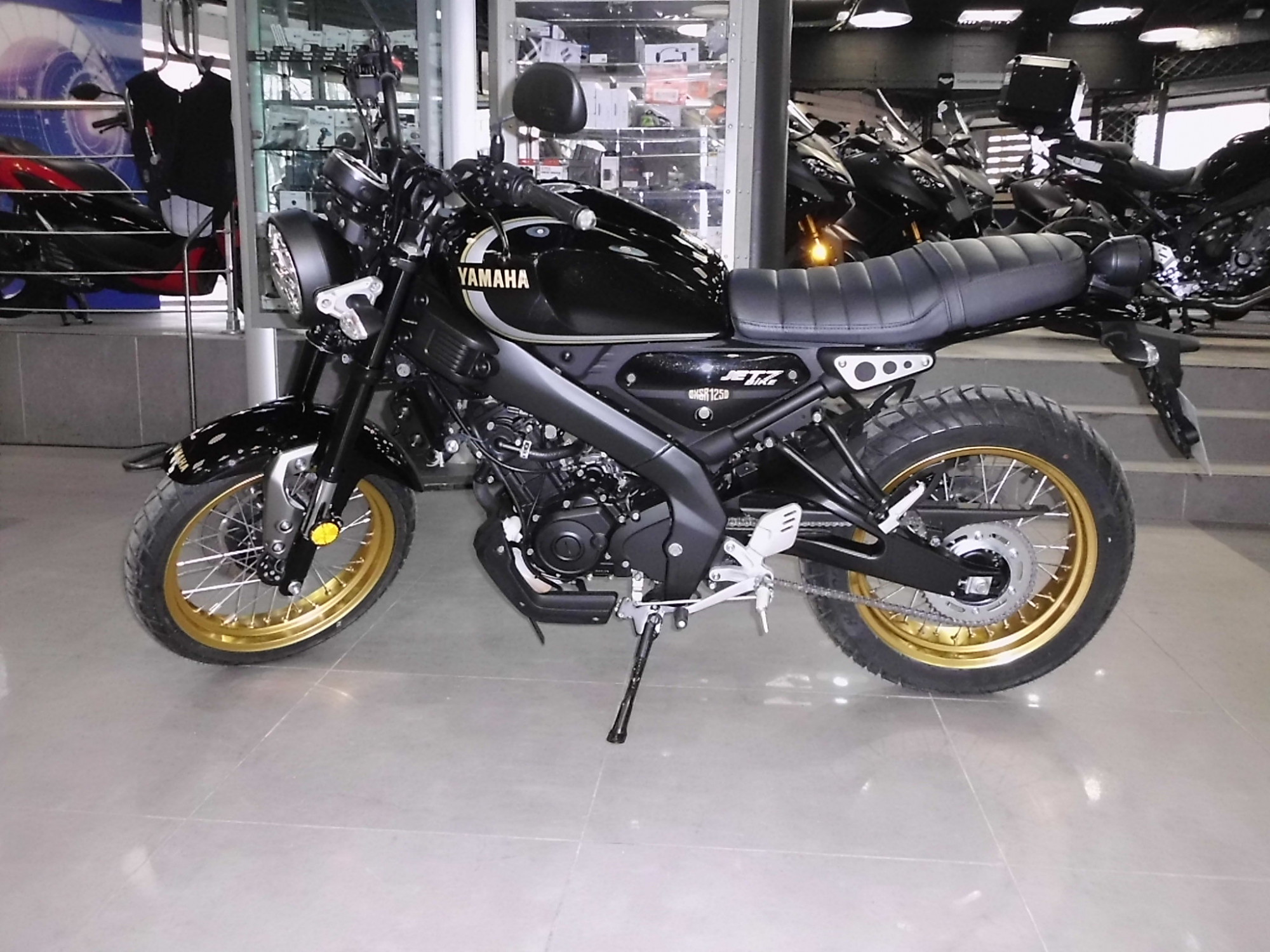 photo de YAMAHA XSR 125 LEGACY 125 occasion de couleur  en vente à Rueil Malmaison n°2