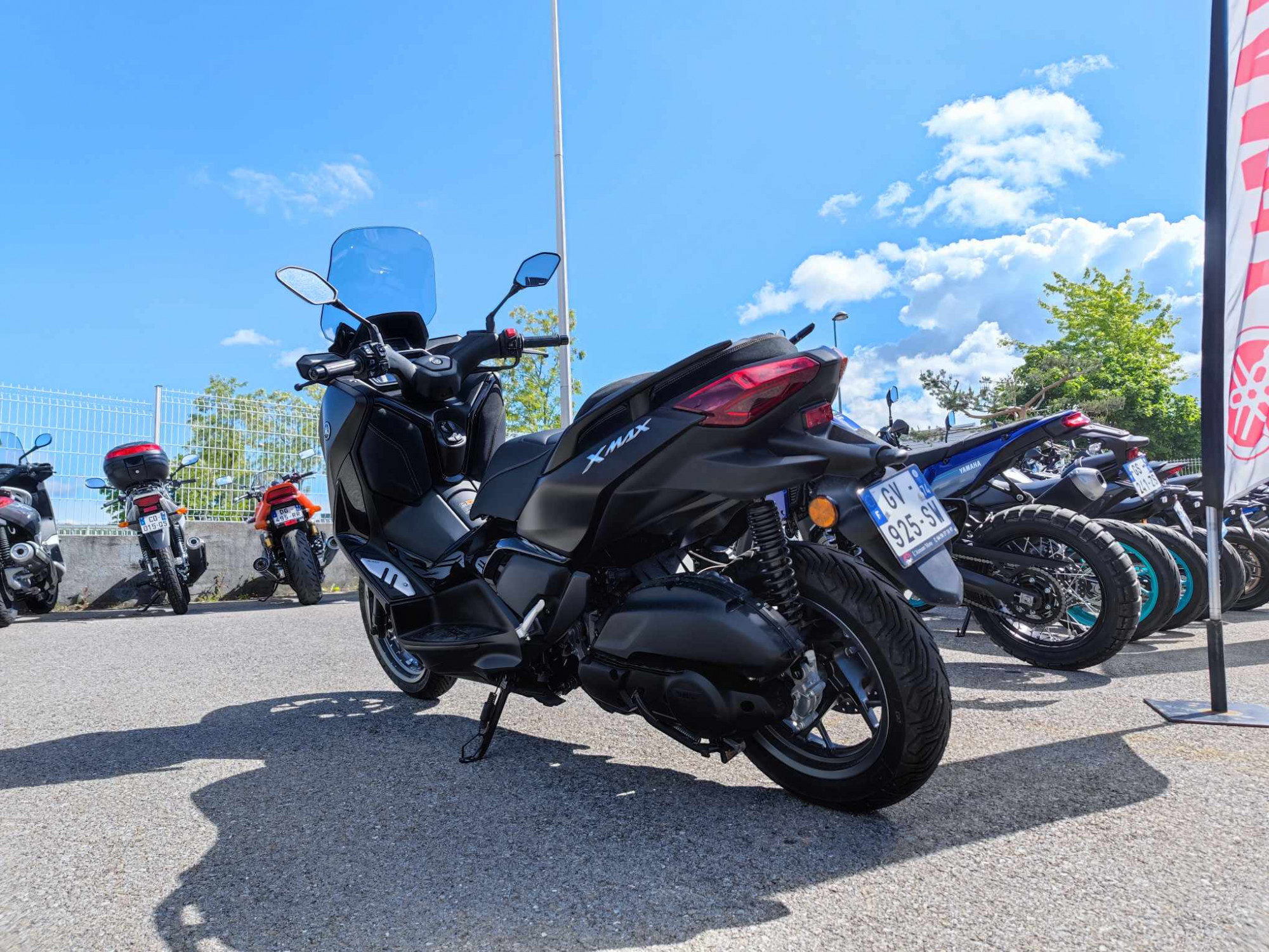 photo de YAMAHA XMAX 125 TECH MAX 125 occasion de couleur  en vente à Ville La Grand n°2